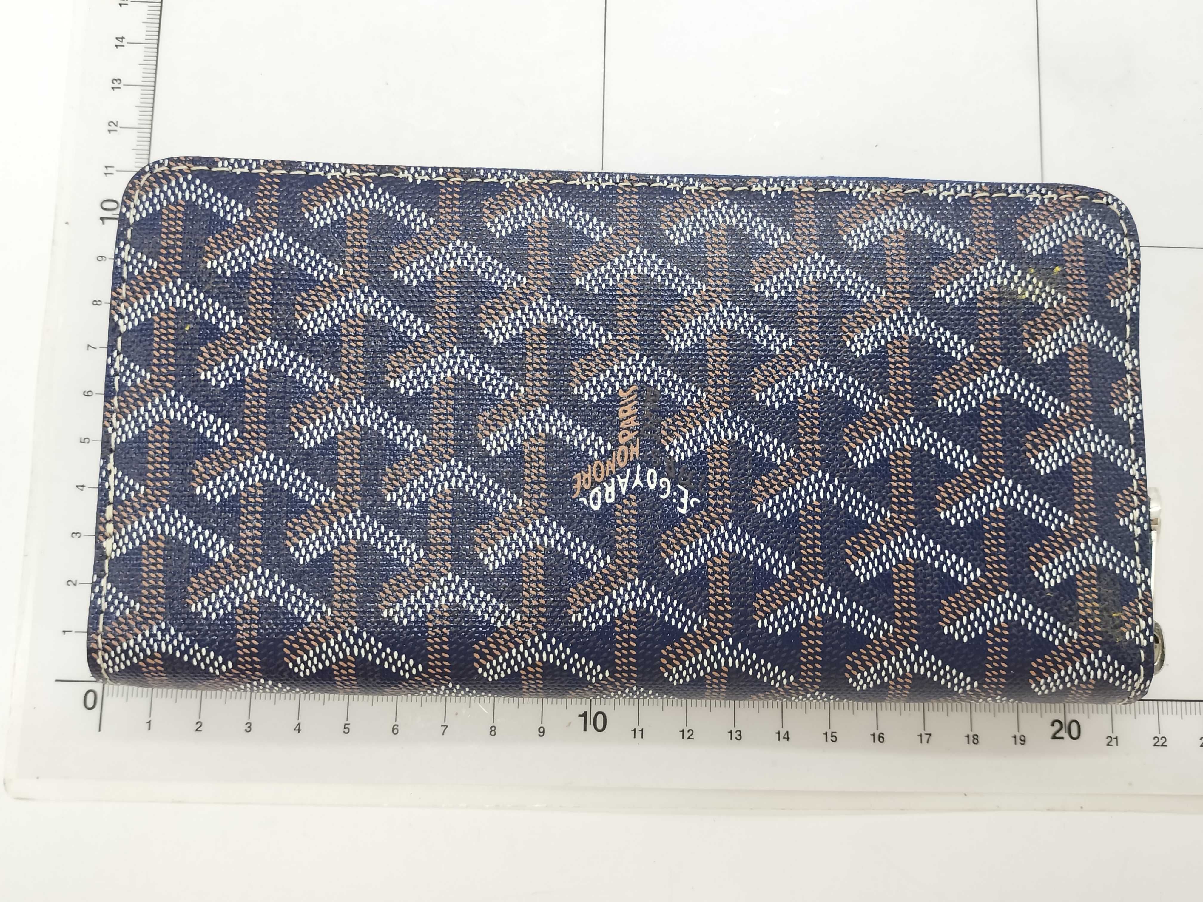 Round Zip Long Wallet with Box and Dust Bag — view 2