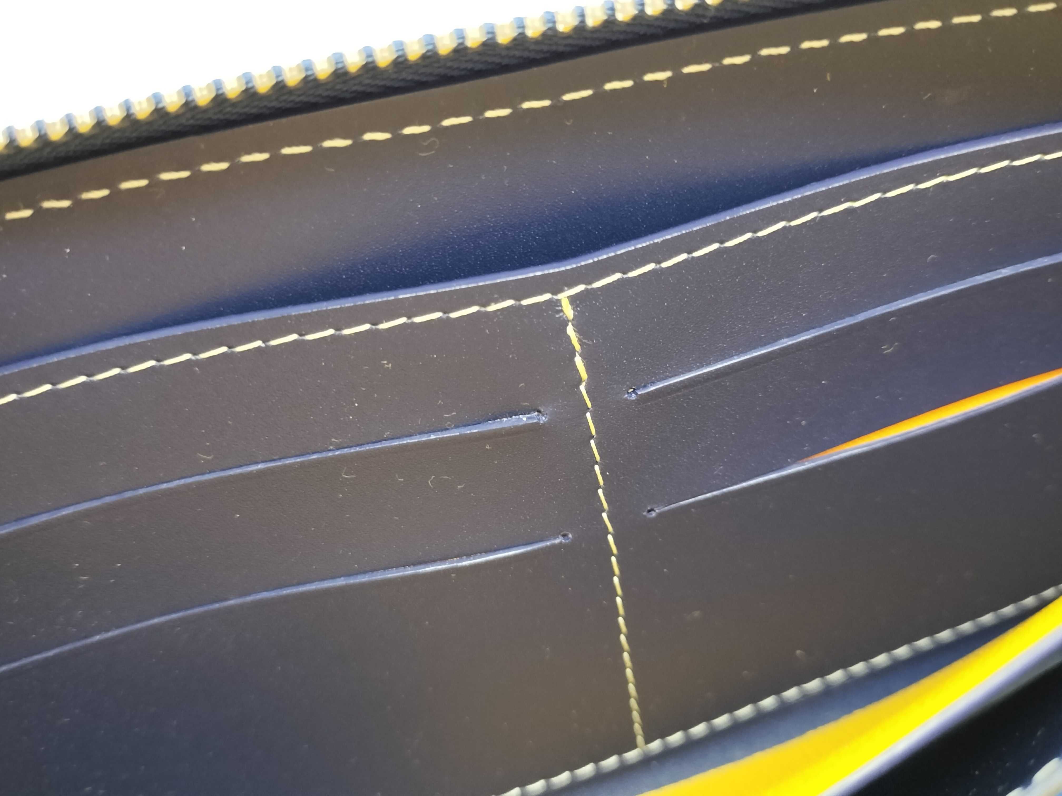 Round Zip Long Wallet with Box and Dust Bag — view 12