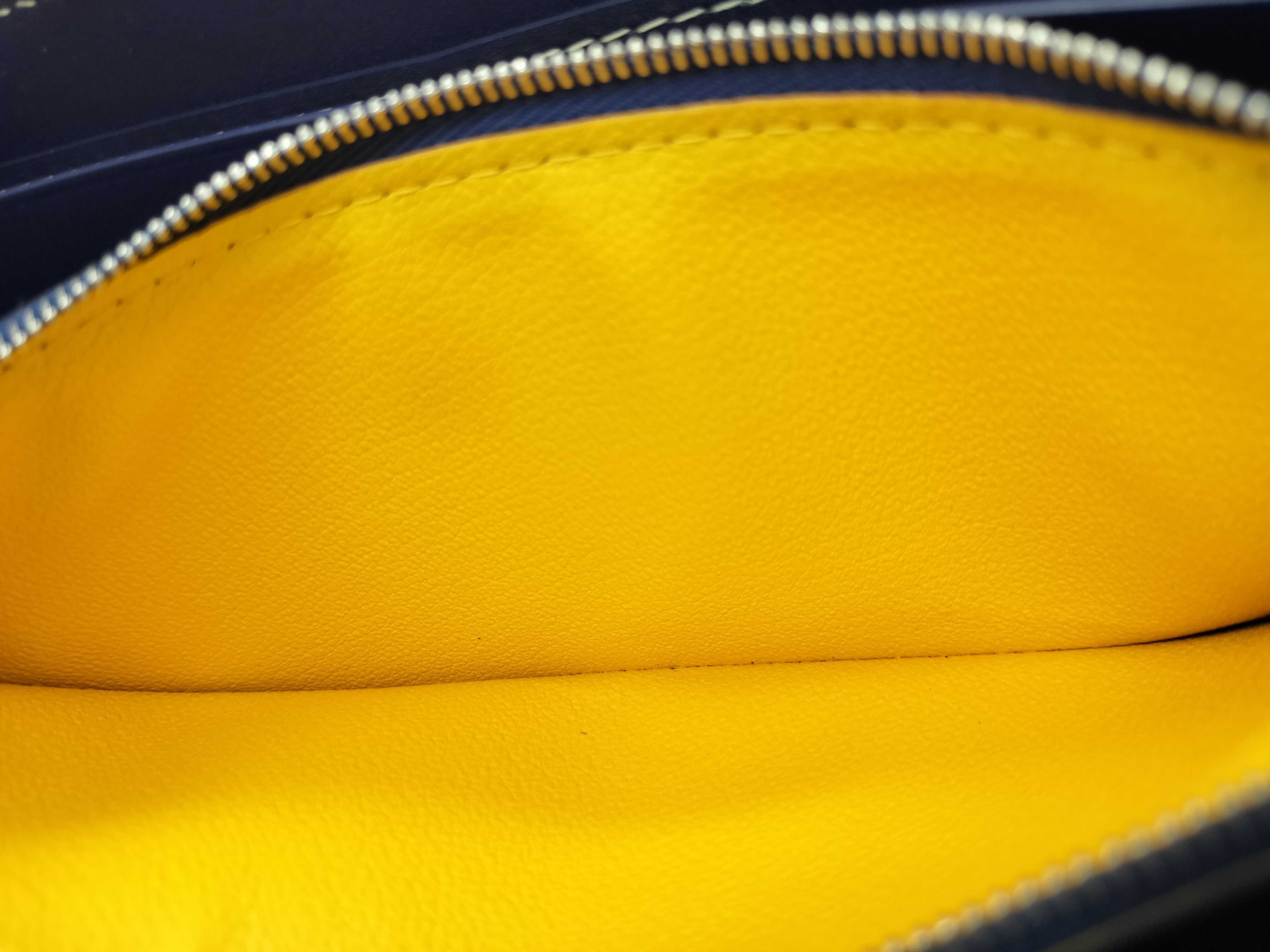 Round Zip Long Wallet with Box and Dust Bag — view 13