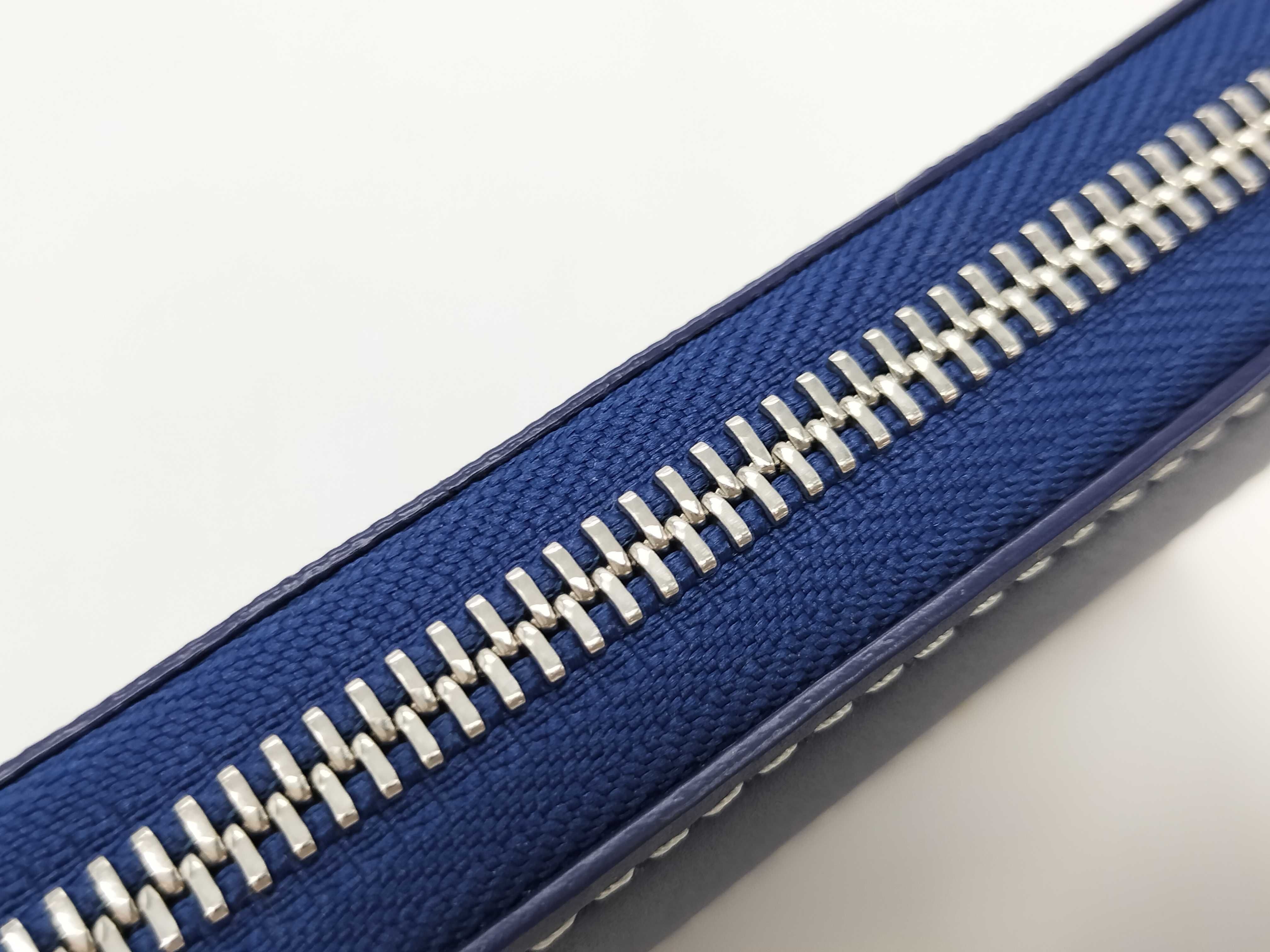 Round Zip Long Wallet with Box and Dust Bag — view 8