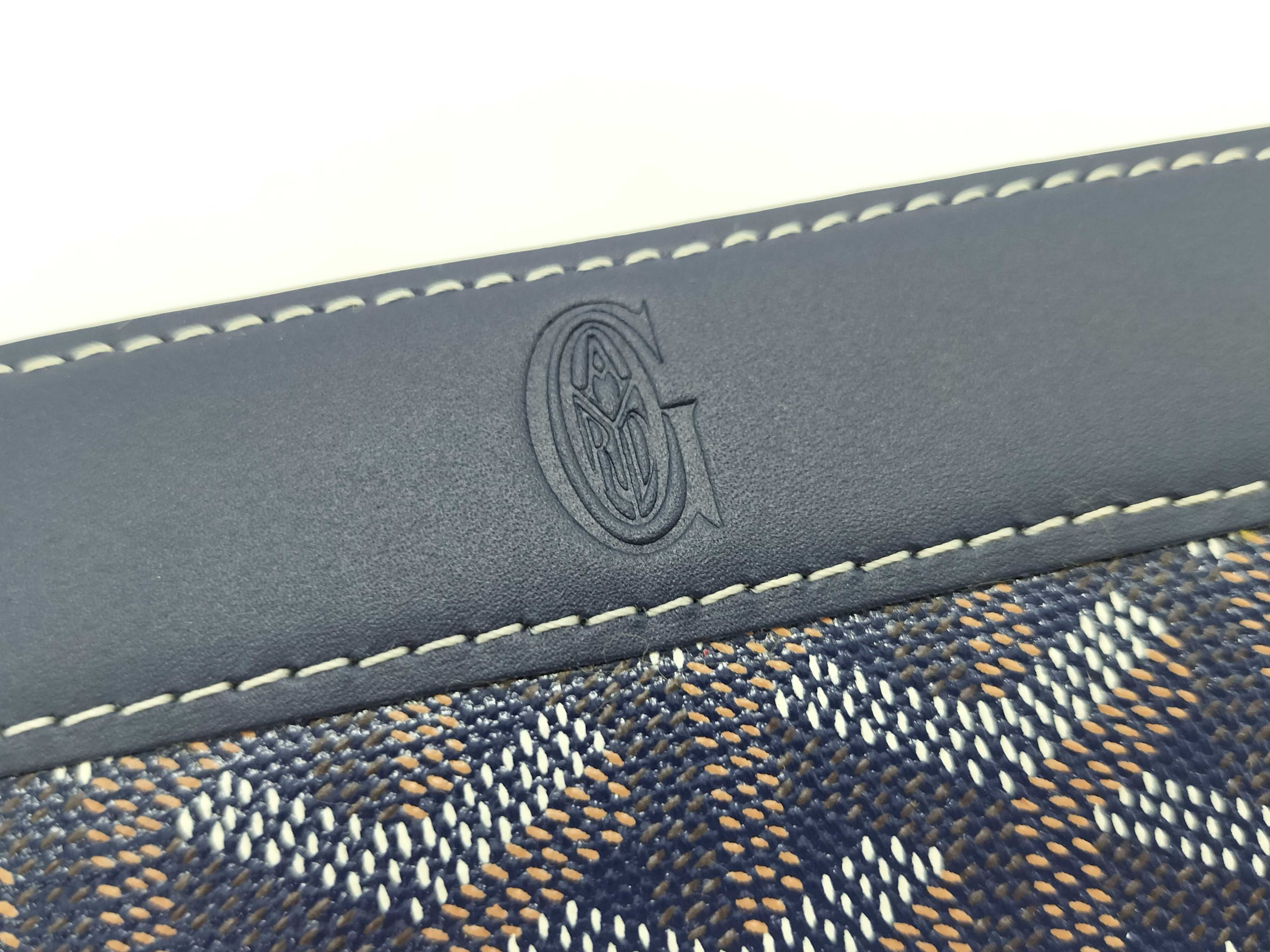 Round Zip Long Wallet with Box and Dust Bag — view 9