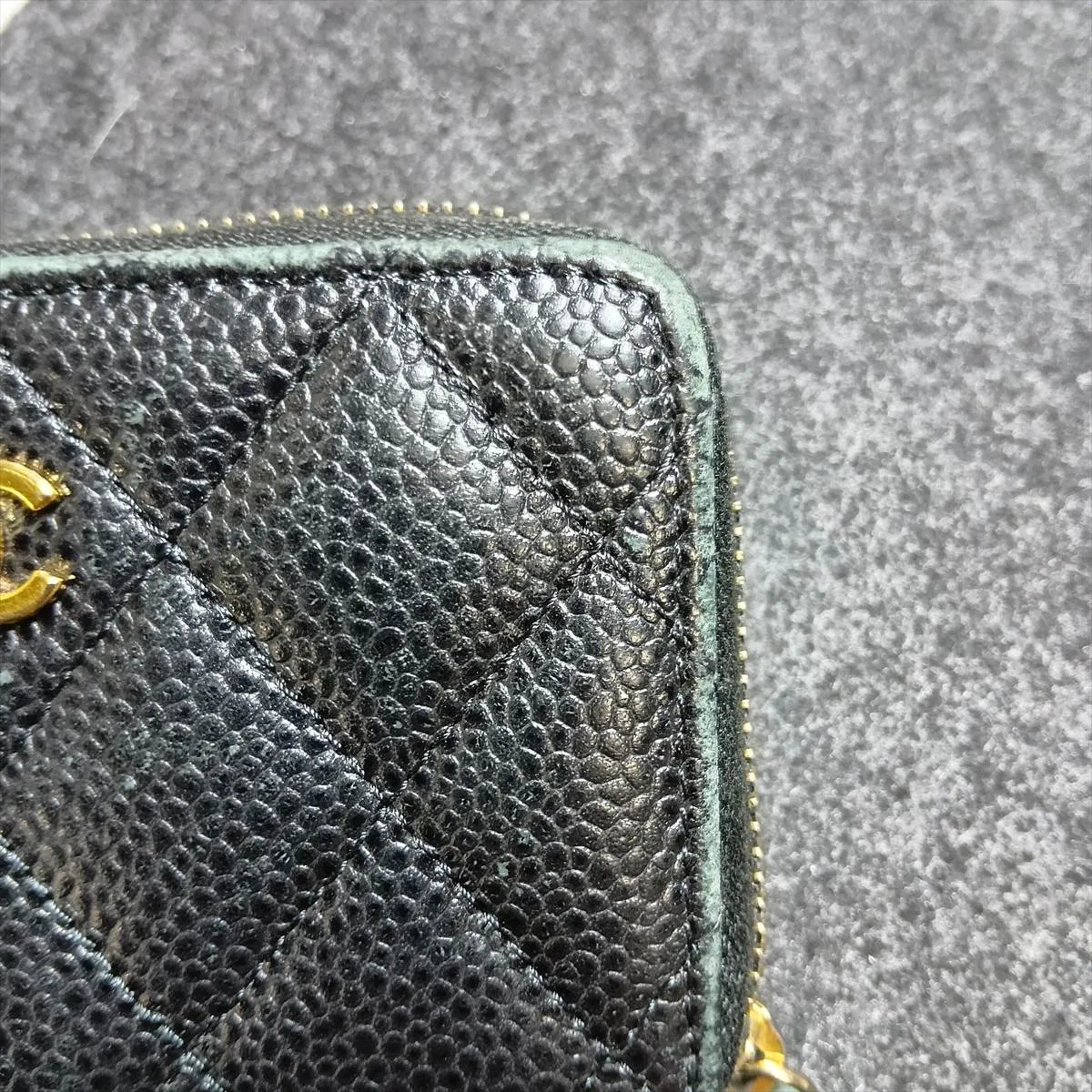 Matelassé Caviar Skin Coin Case, Black with Gold Hardware, 25589335 — view 11