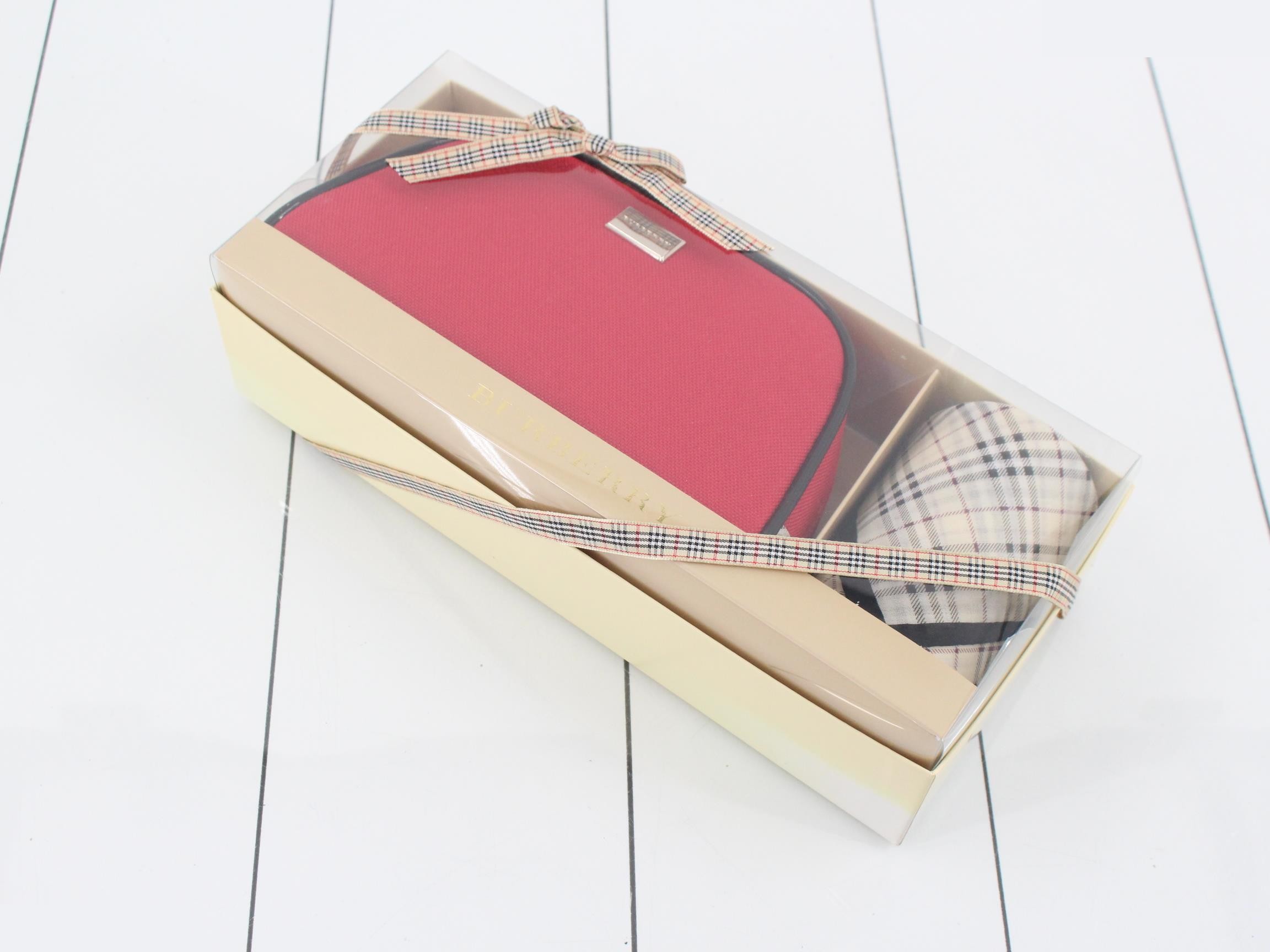 Unused Burberry pouch and handkerchief, with box. — view 3