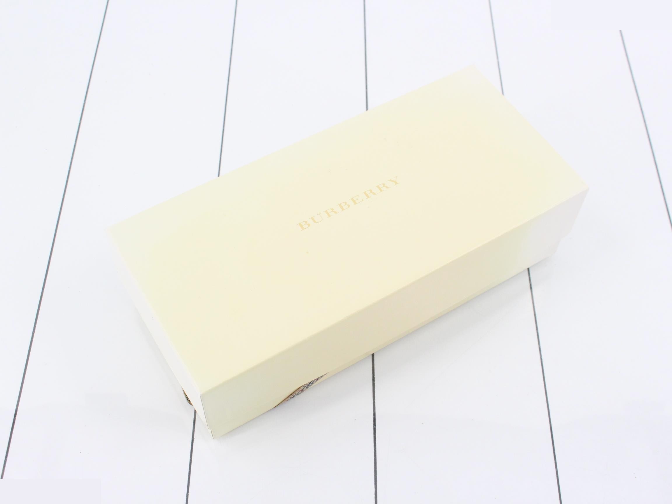 Unused Burberry pouch and handkerchief, with box. — view 4