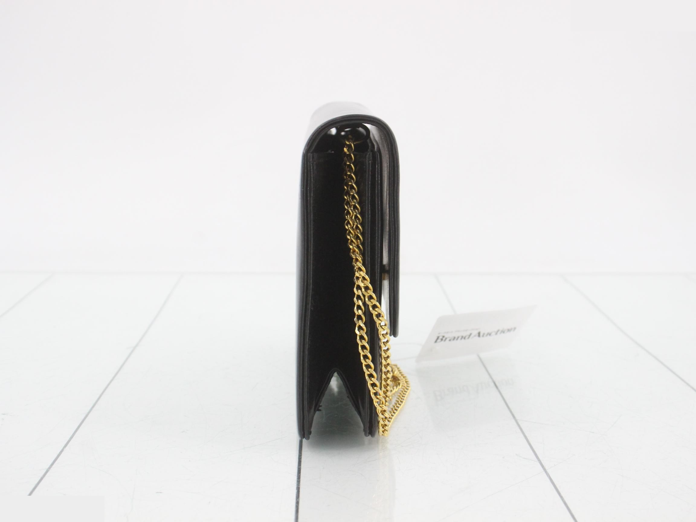 Leather chain shoulder bag with dust bag. — view 4
