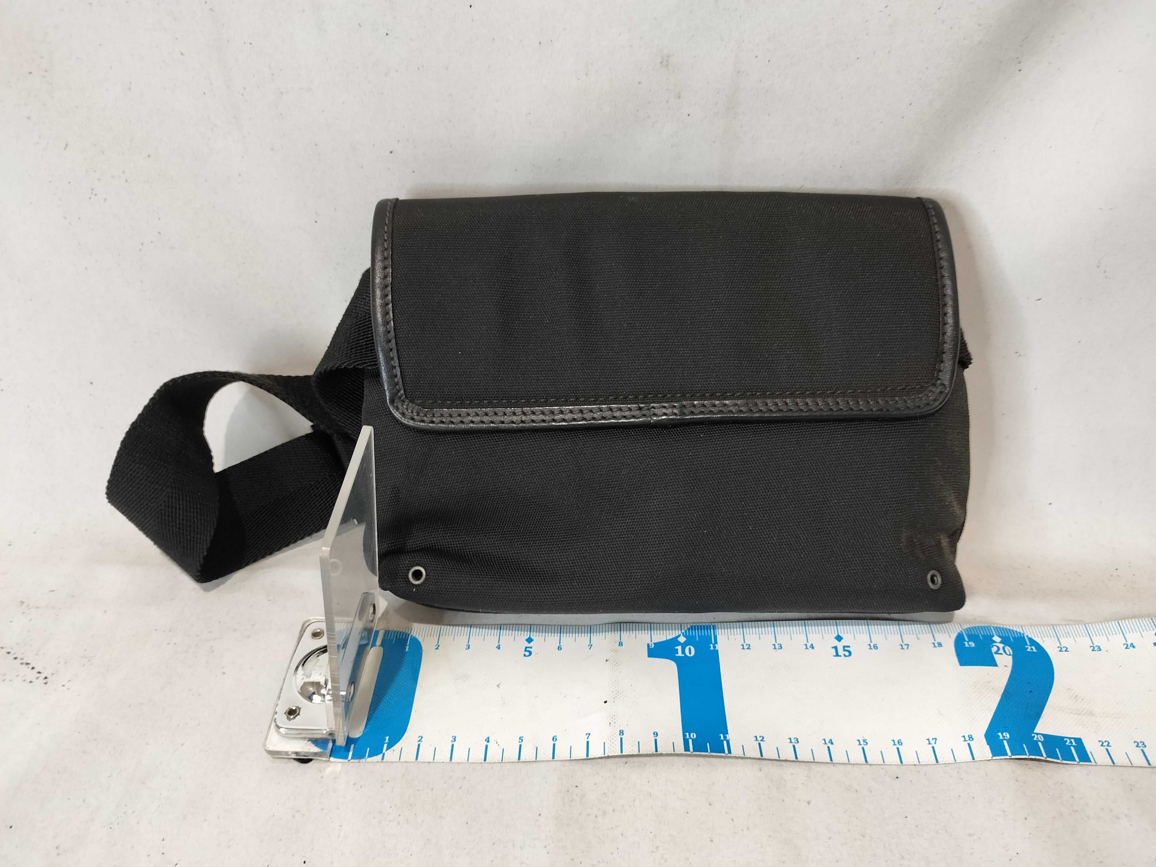 GG Canvas Body Bag, Black Waist Bag — view 2