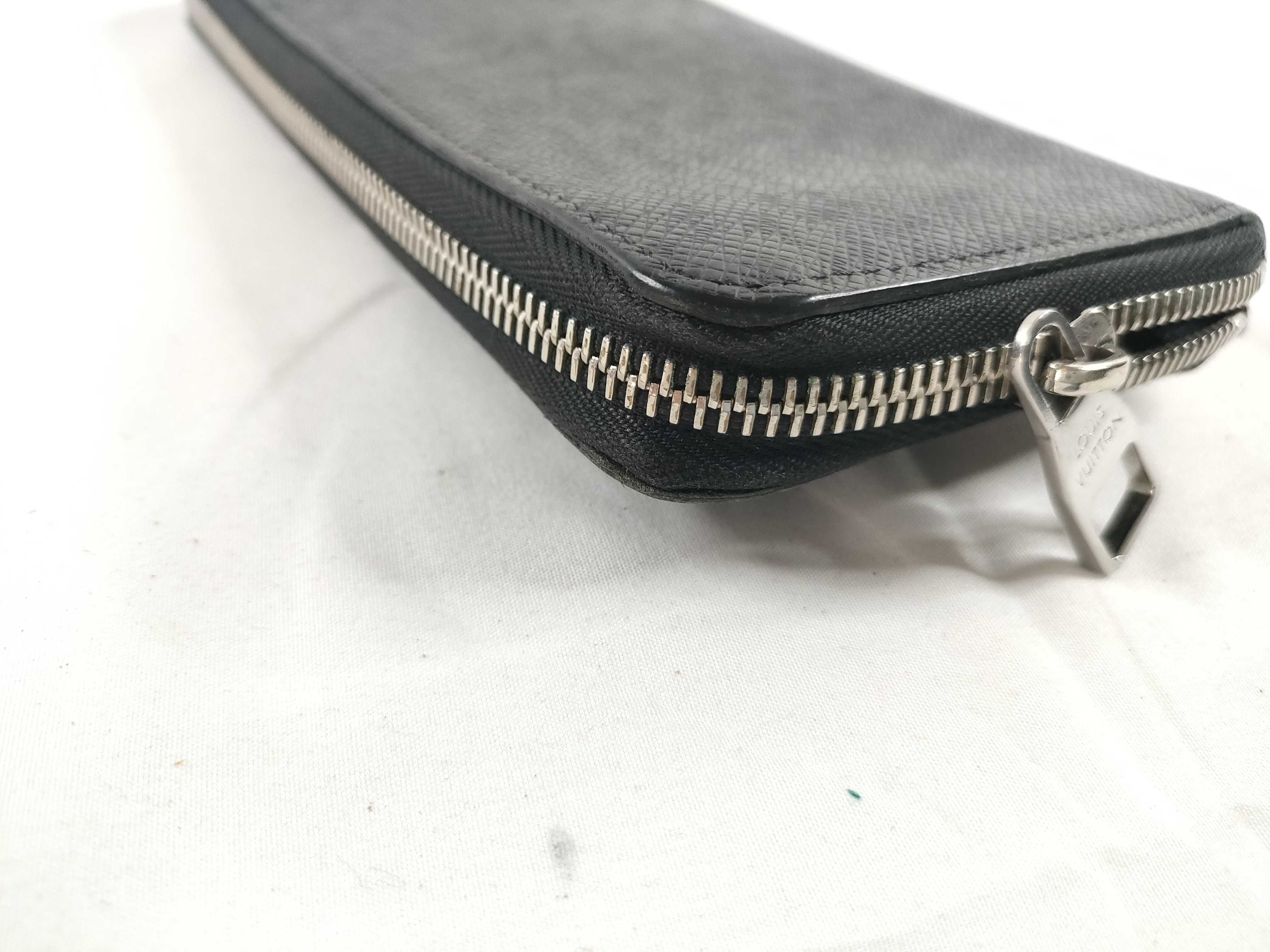 Taiga Louis Vuitton Zippy Wallet Vertical Wallet — view 4