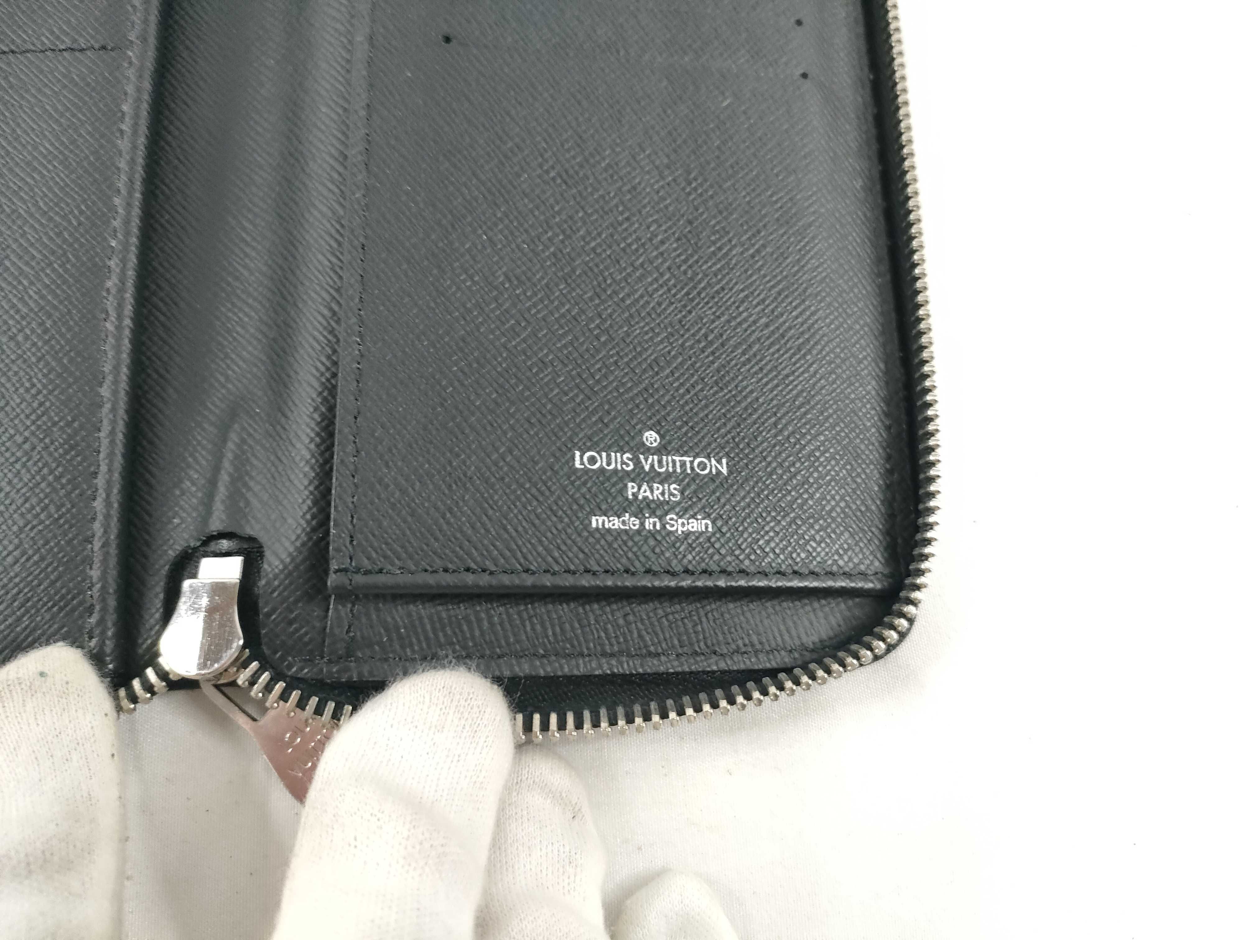 Taiga Louis Vuitton Zippy Wallet Vertical Wallet — view 9