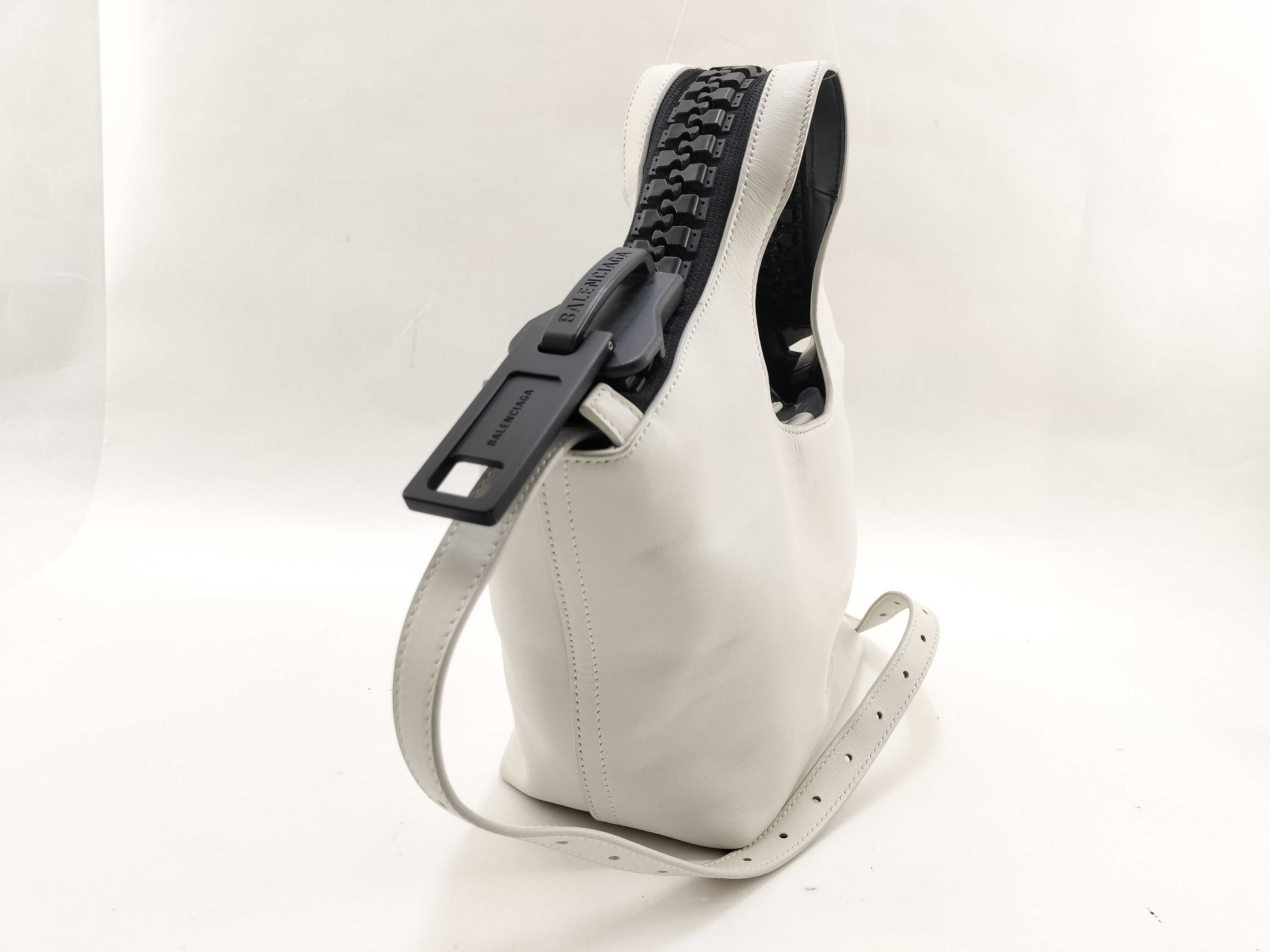 KR- Mega Zip Leather 2-Way Handbag White 661854 - Grade AB Handbag — view 3