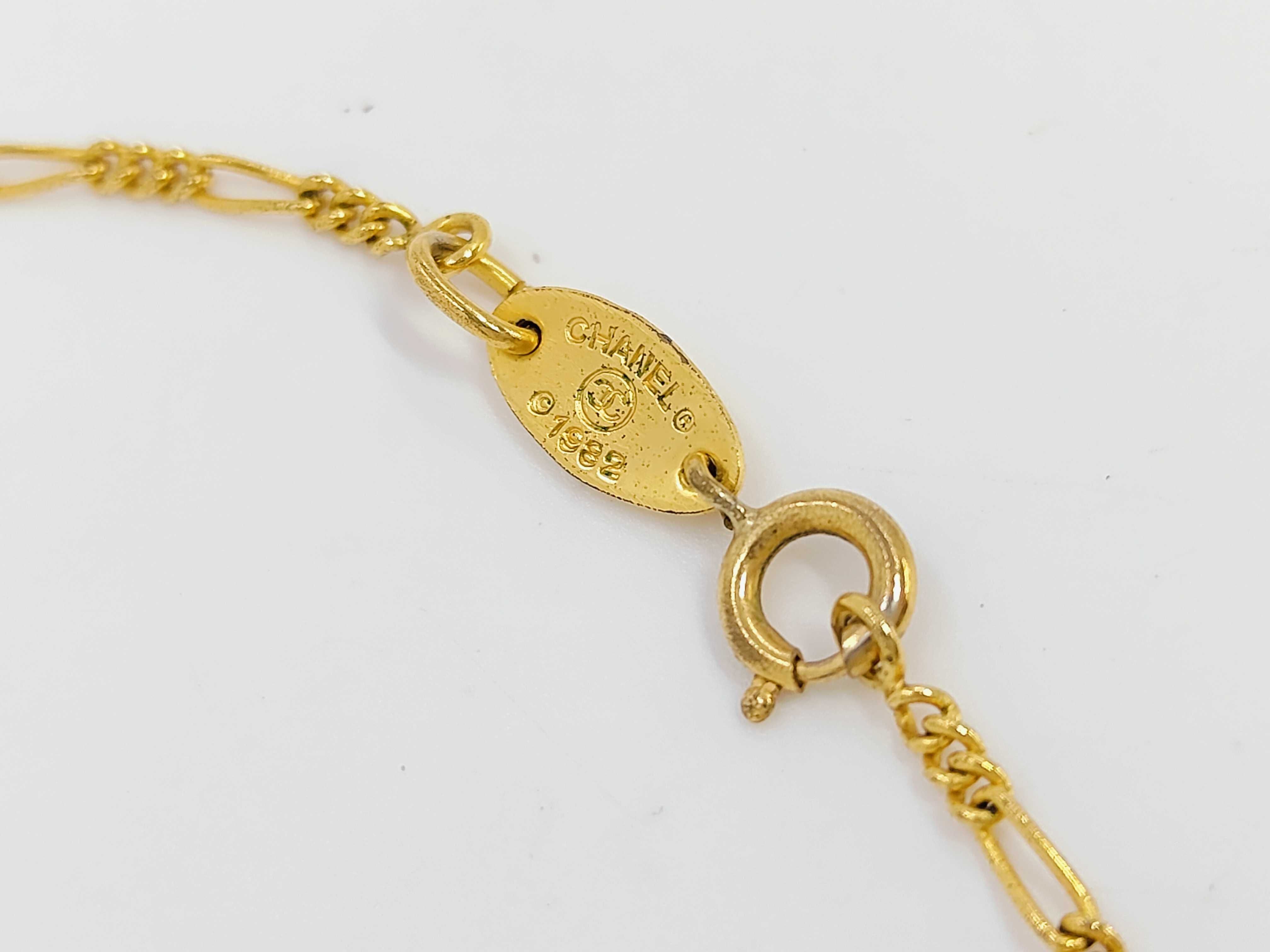 necklace with Coco Mark and emblem. — view 4