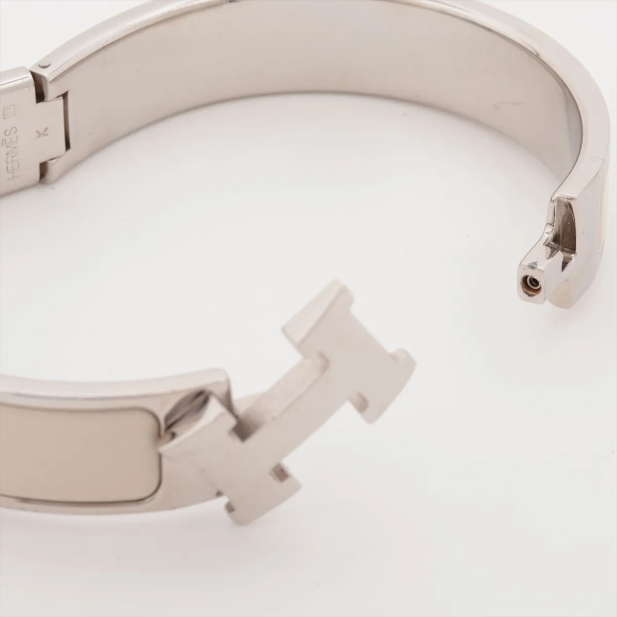 Click H Fan Bangle, Metal, Silver x Ivory. Shows signs of wear, — view 5