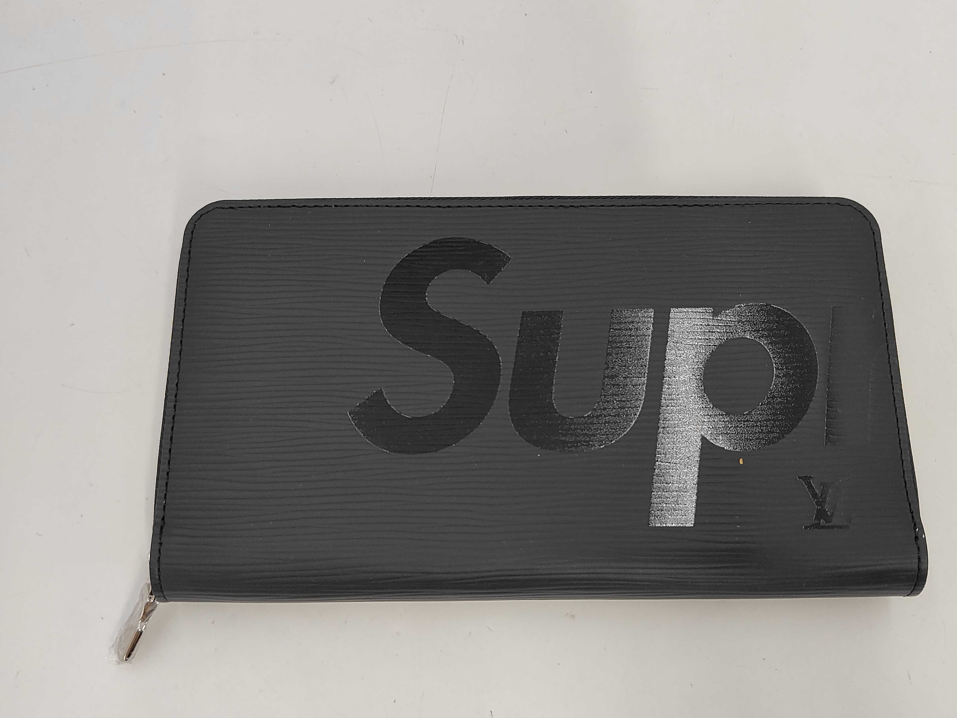 LV Supreme Zippy Organizer M67723 CA2107 Wallet