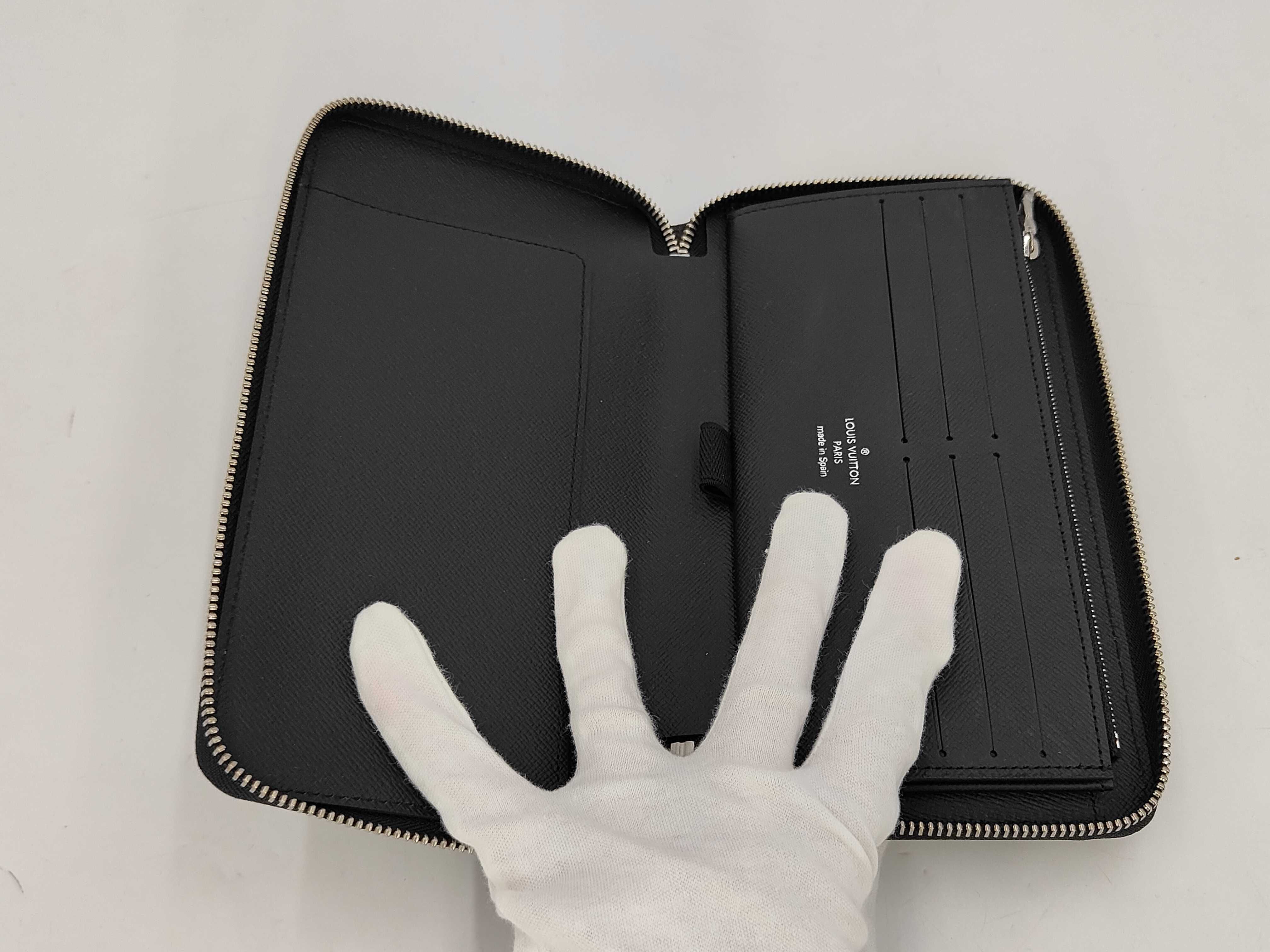 LV Supreme Zippy Organizer M67723 CA2107 Wallet — view 4