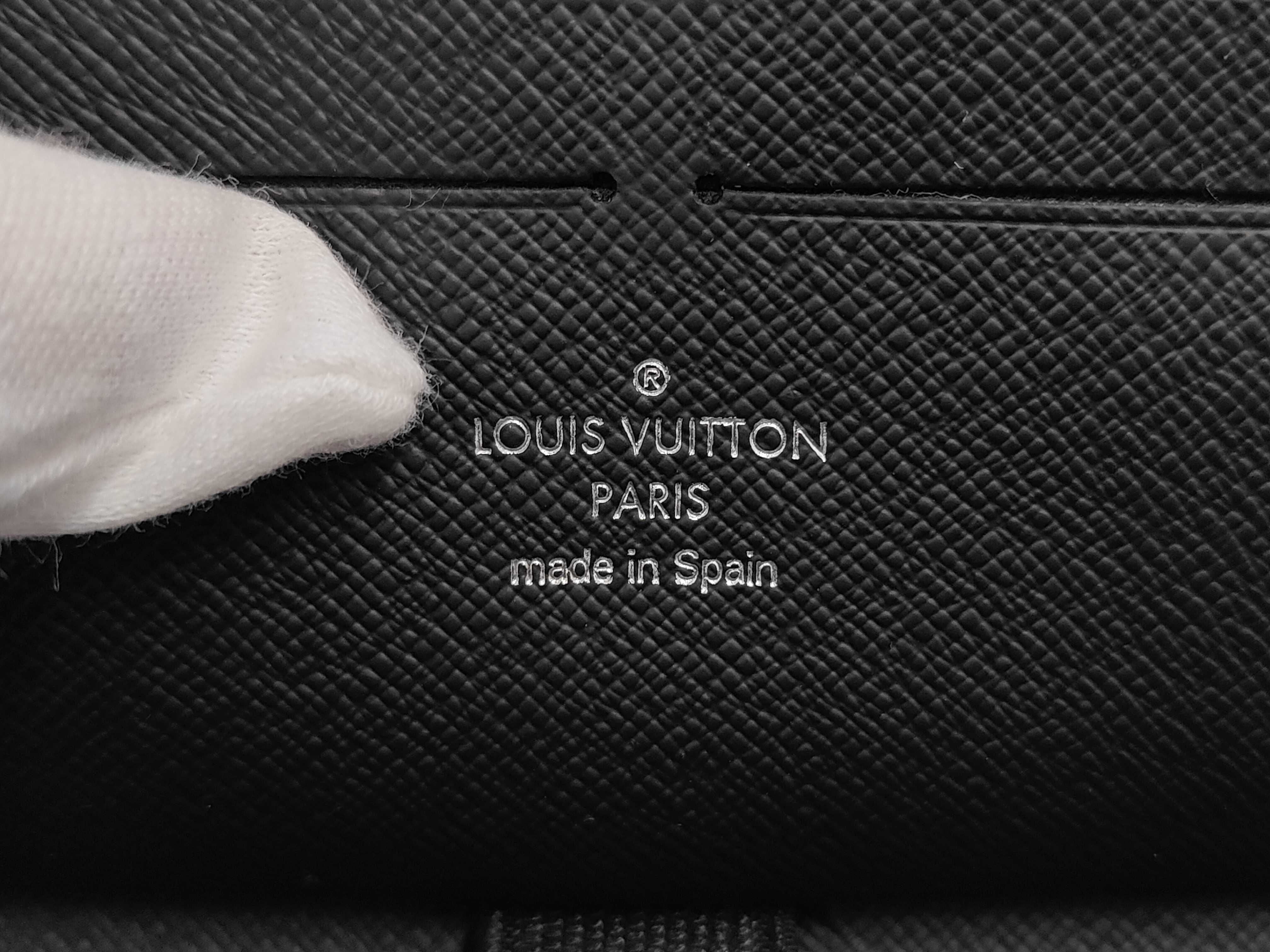 LV Supreme Zippy Organizer M67723 CA2107 Wallet — view 6