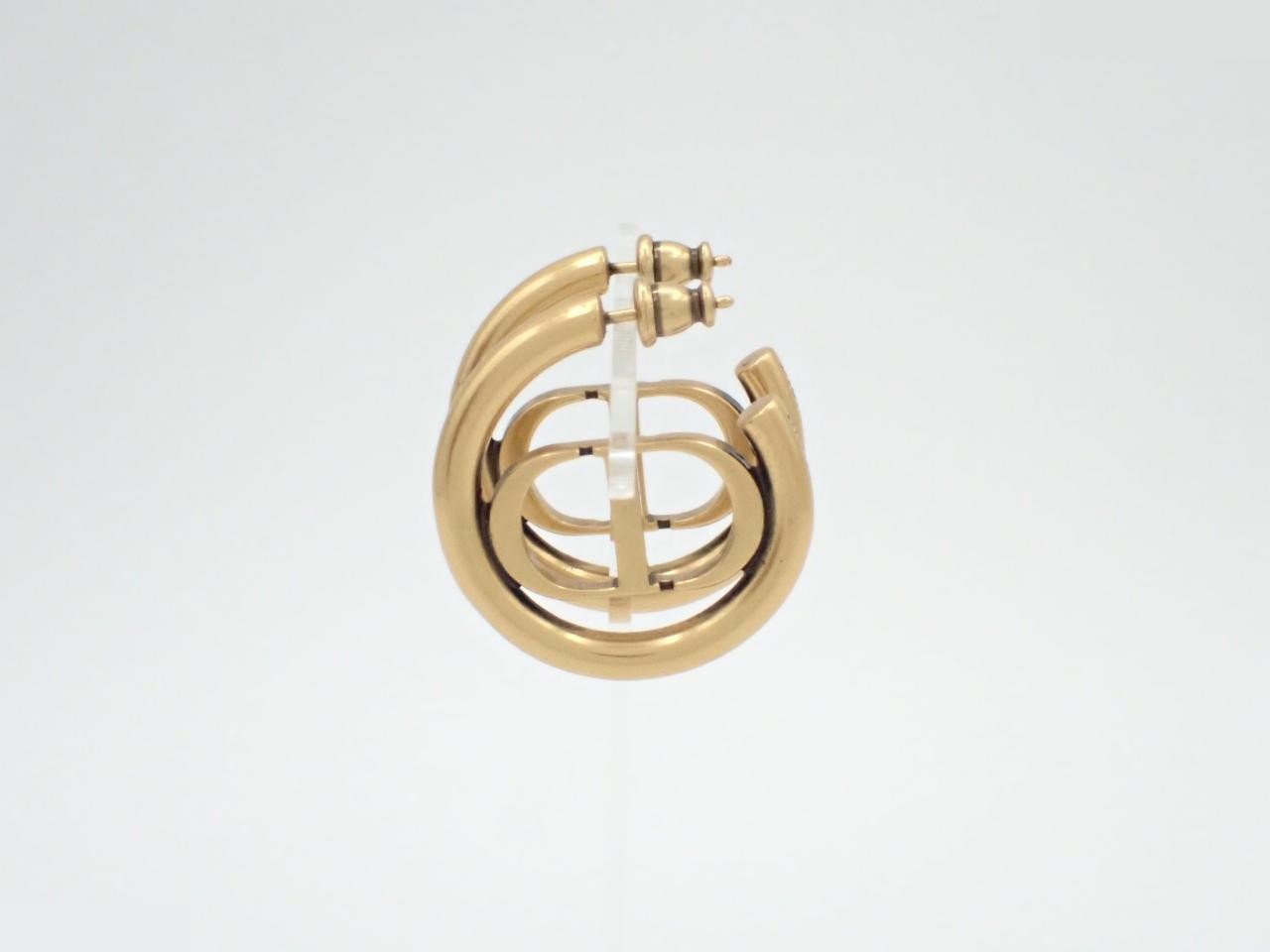 Gold earrings — view 3