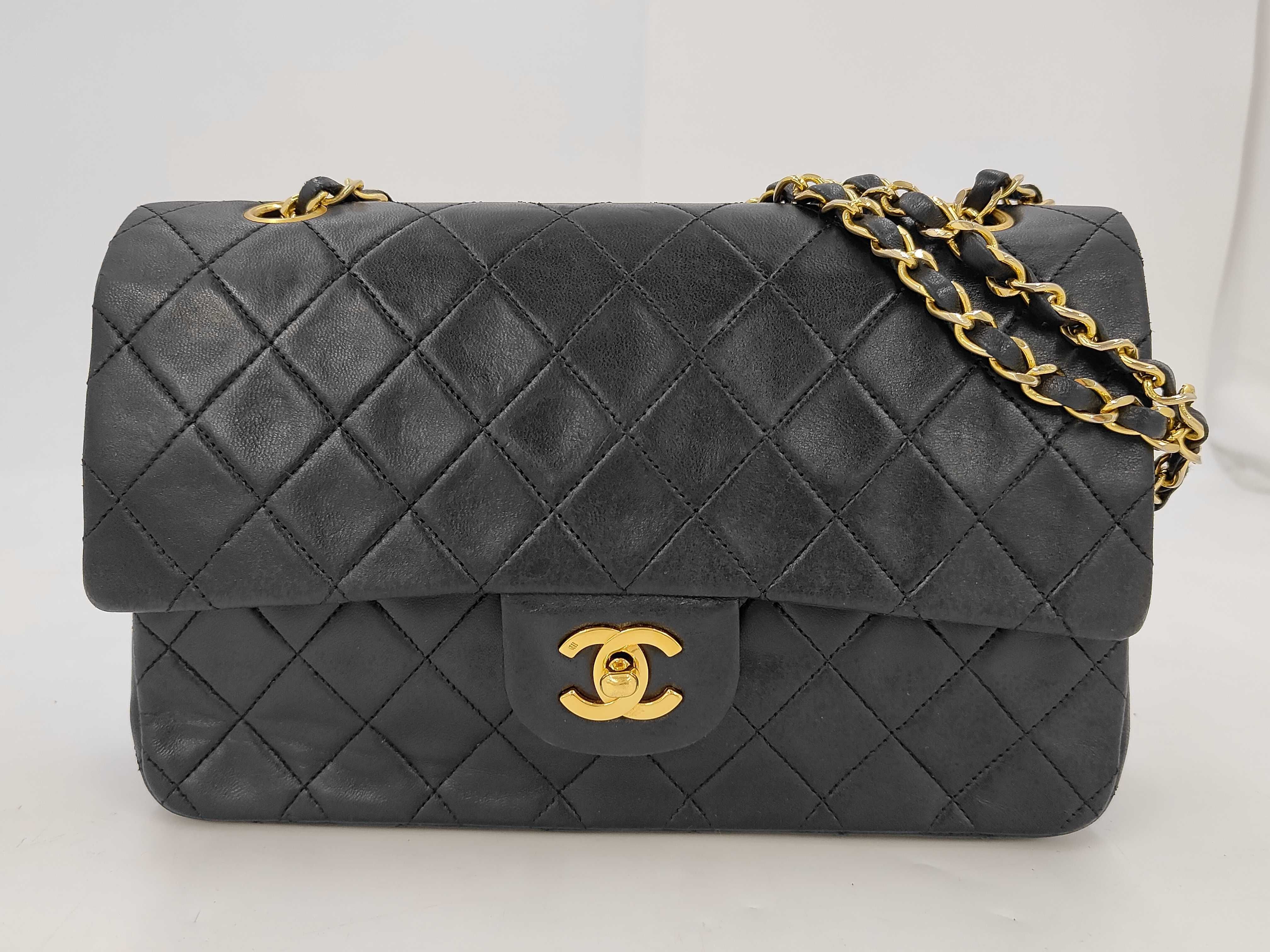 Matelassé 25 Double Flap Chain Lambskin Shoulder Bag with Gold Hardware (Black)