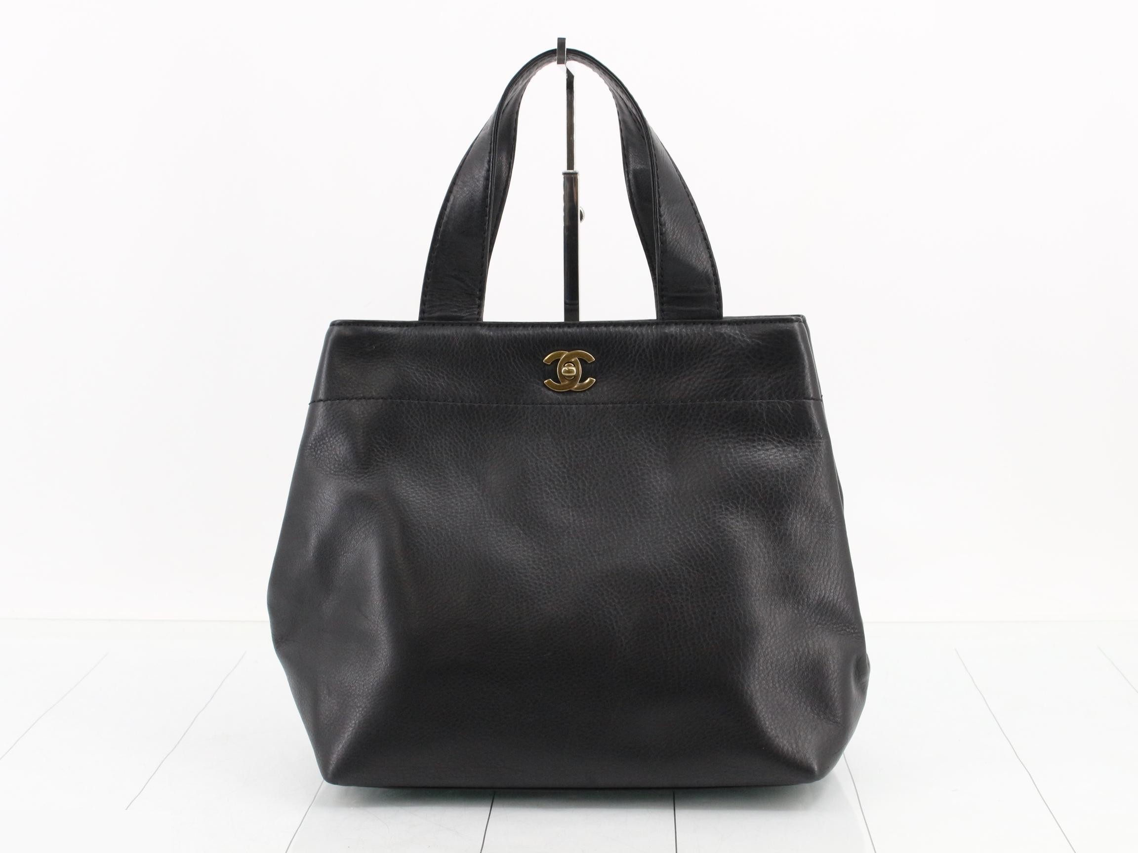 Leather turn-lock handbag
