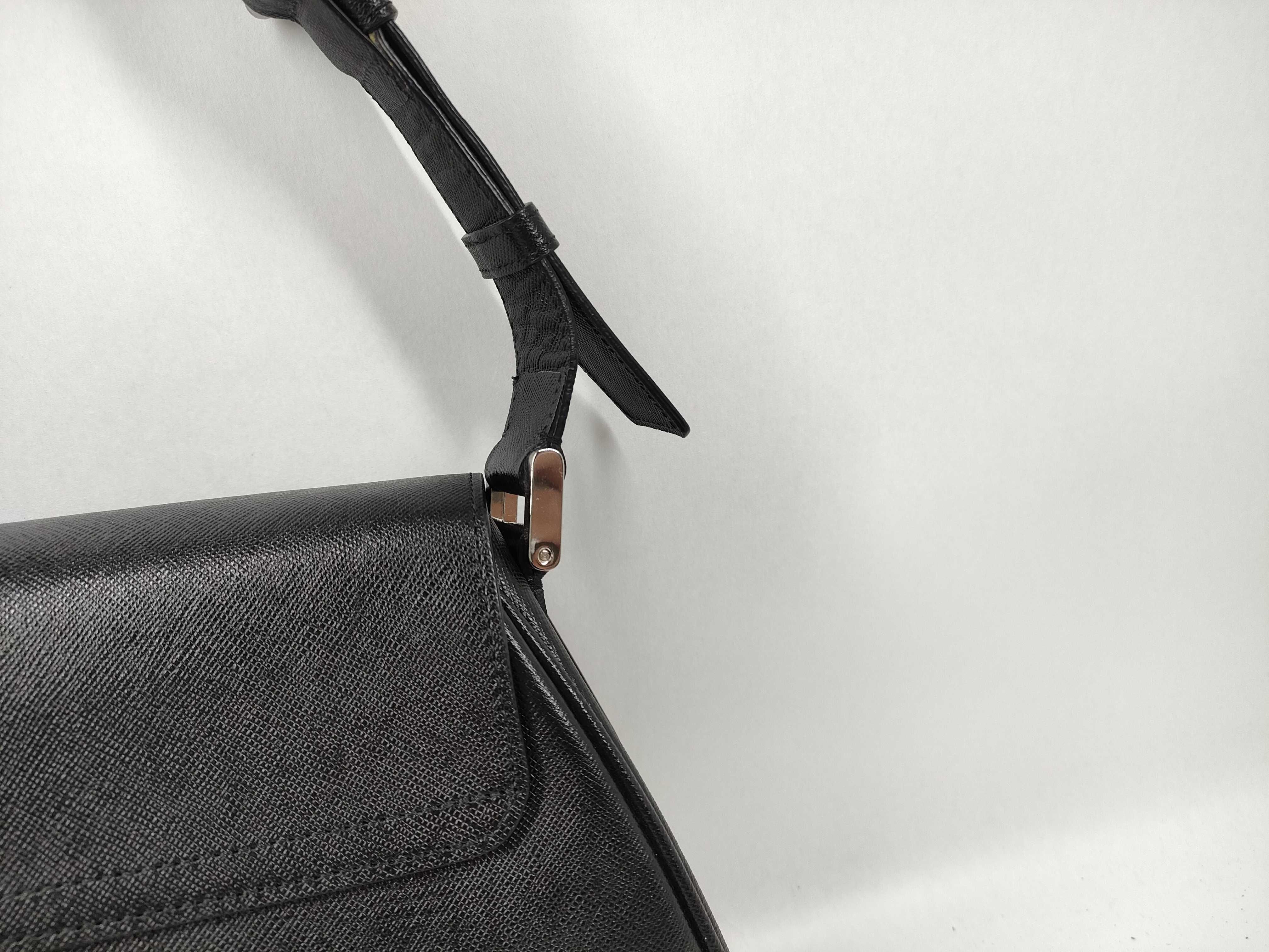 One shoulder bag *Shoulder bag with protective seal — view 3