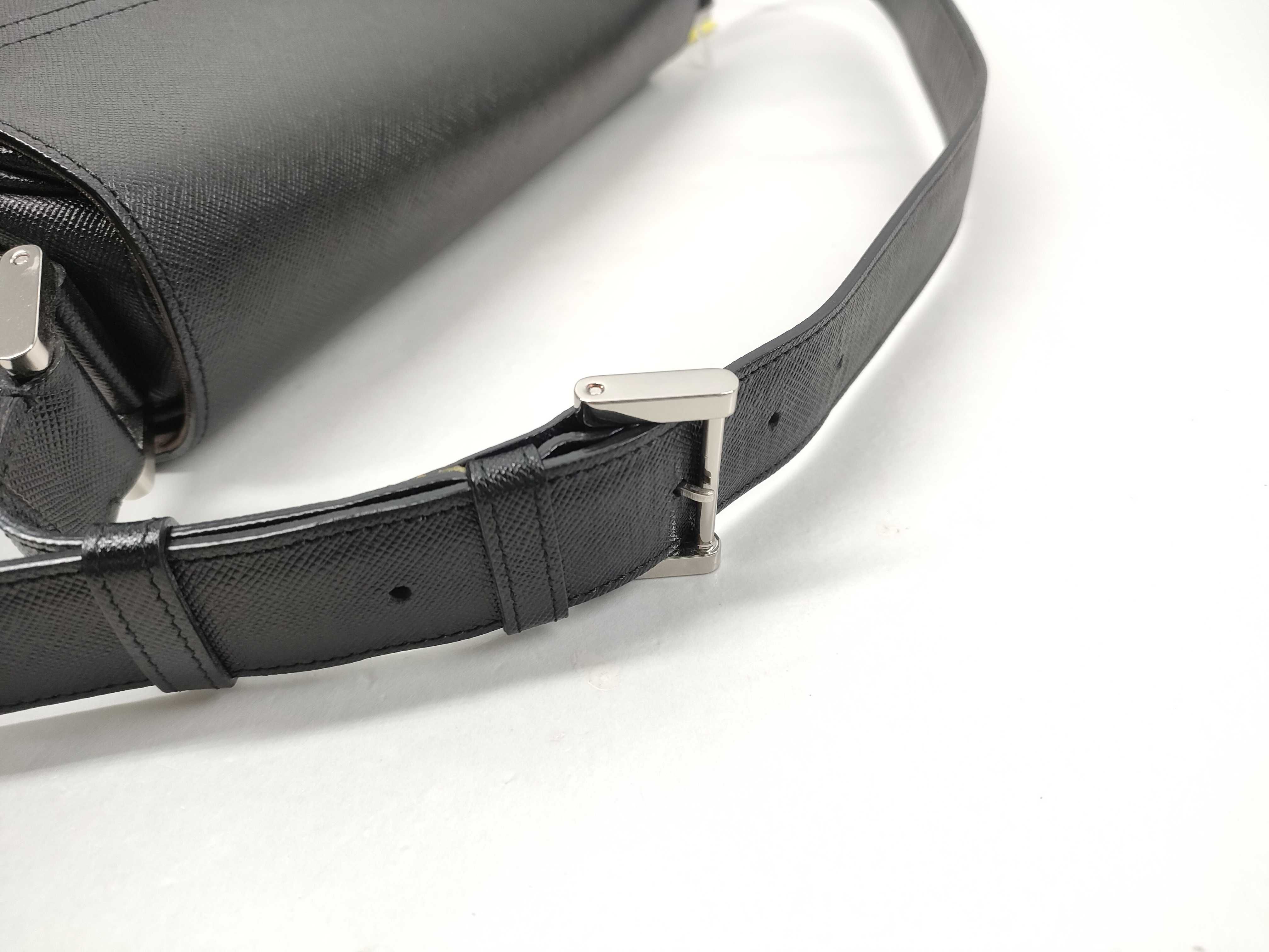 One shoulder bag *Shoulder bag with protective seal — view 5