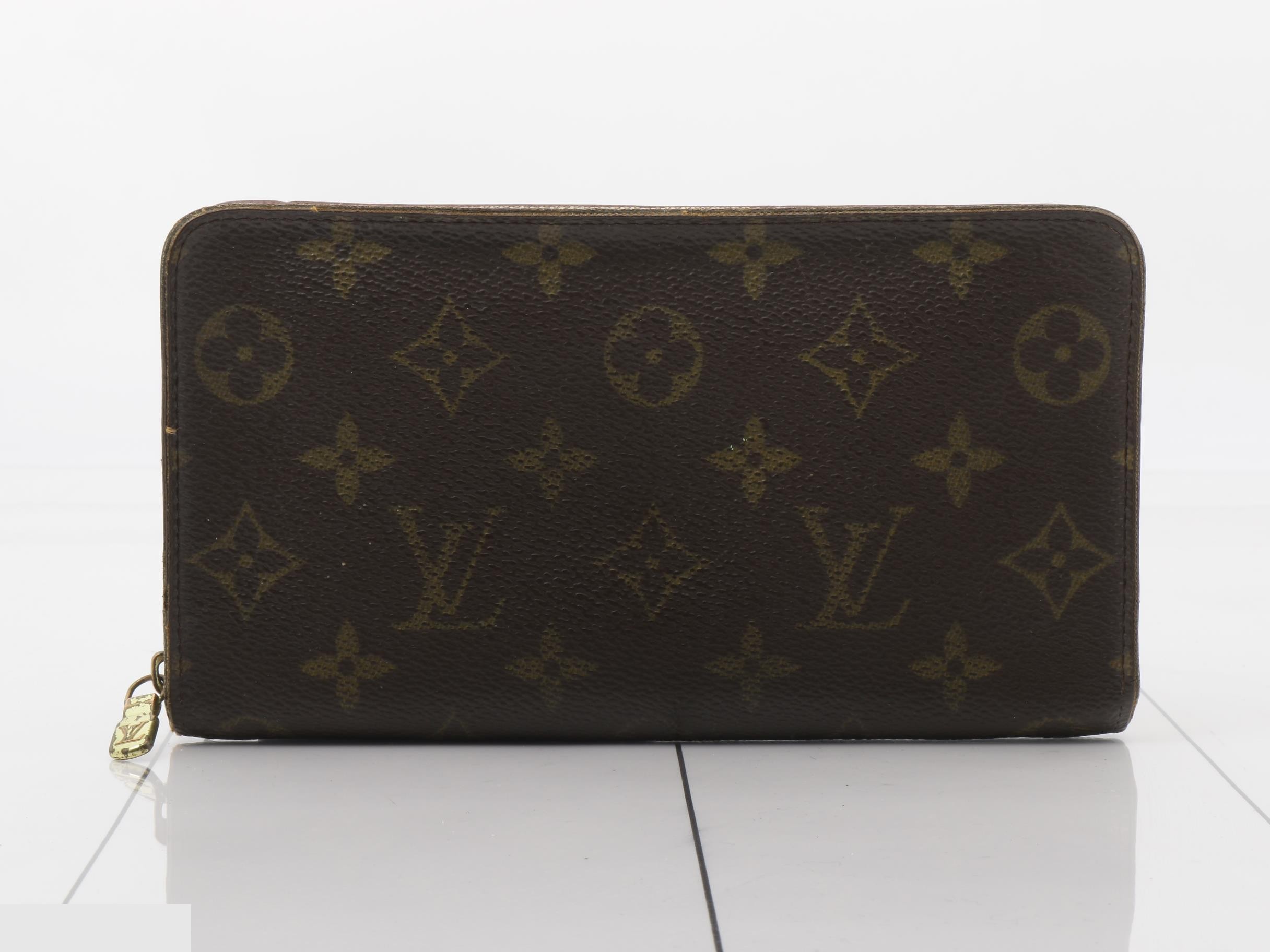 long wallet
