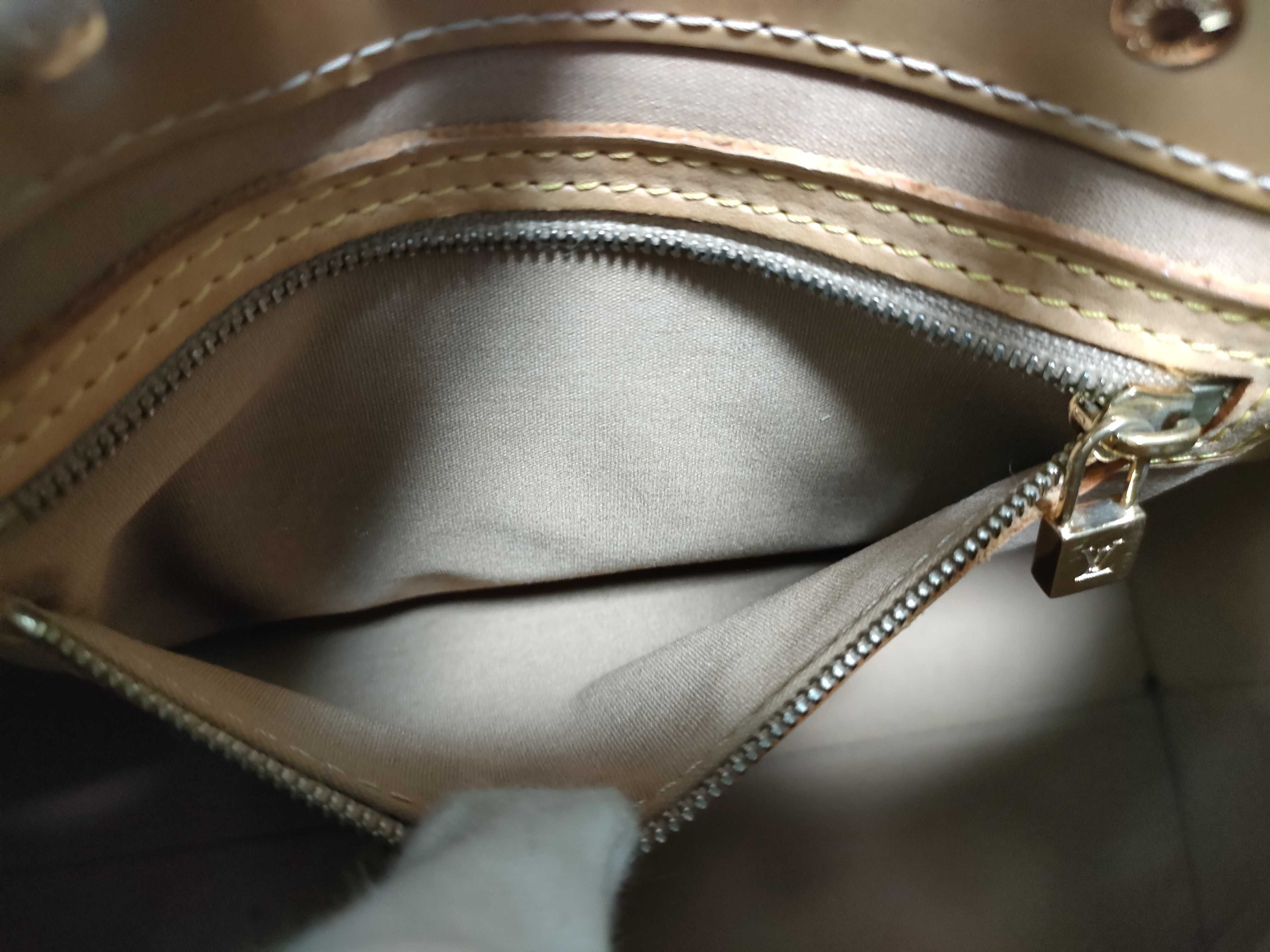 Vernis Louis Vuitton Handbag — view 15