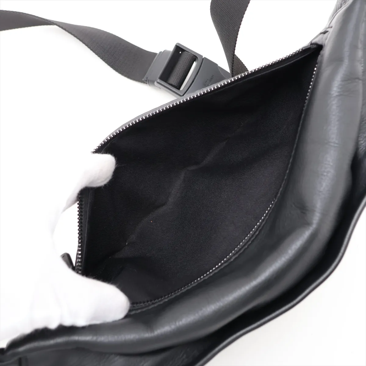Monogram Shadow Discovery Bum Bag M44388 MI4189 Black — view 7