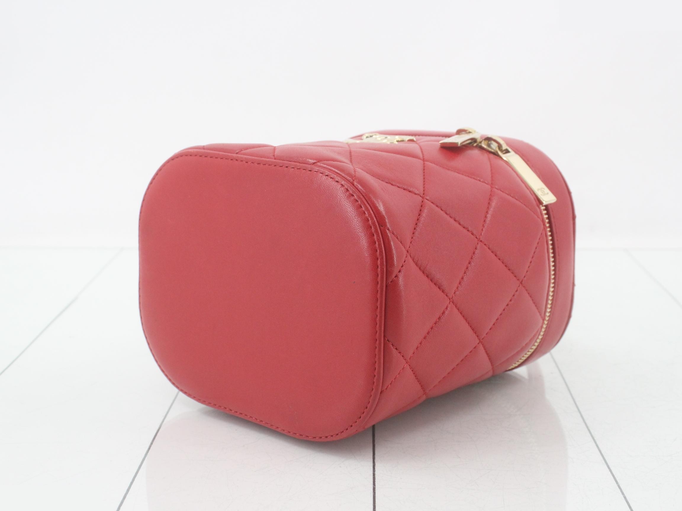 Matelassé Shoulder Bag — view 6