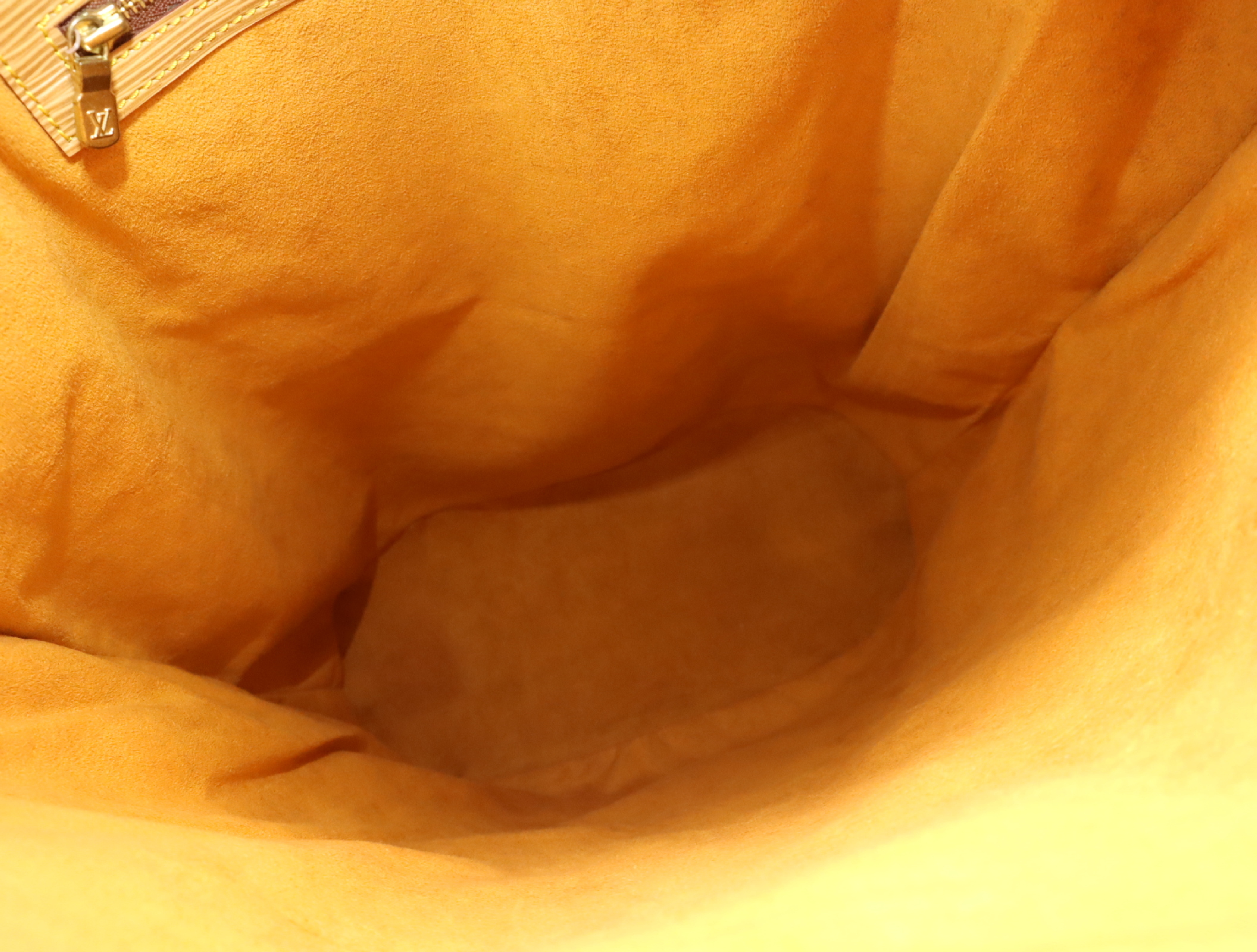 M43088 Epi Randonnée GM Zipangu Gold Shoulder Bag — view 11