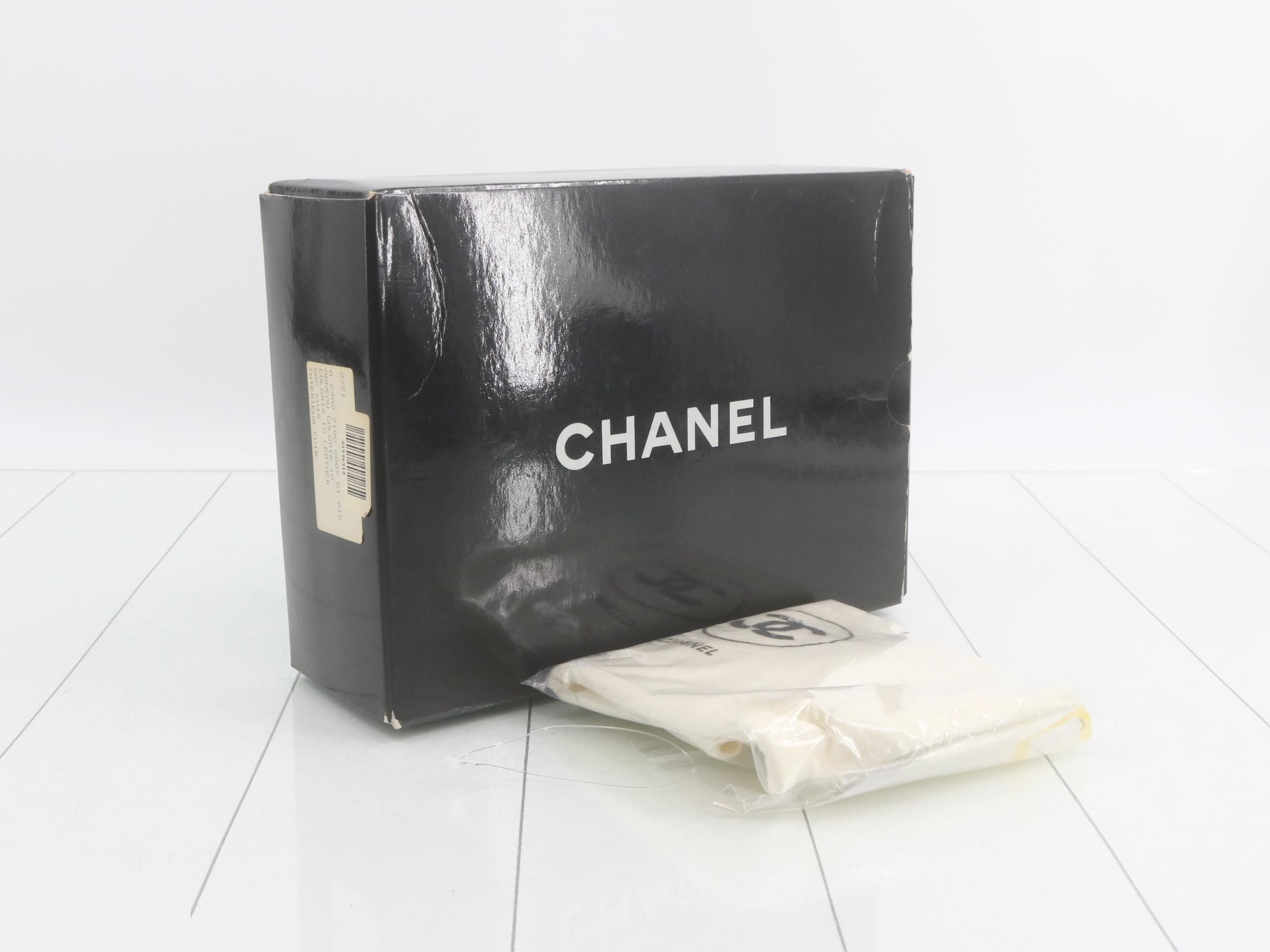 Matelassé Chain Shoulder Bag — view 7
