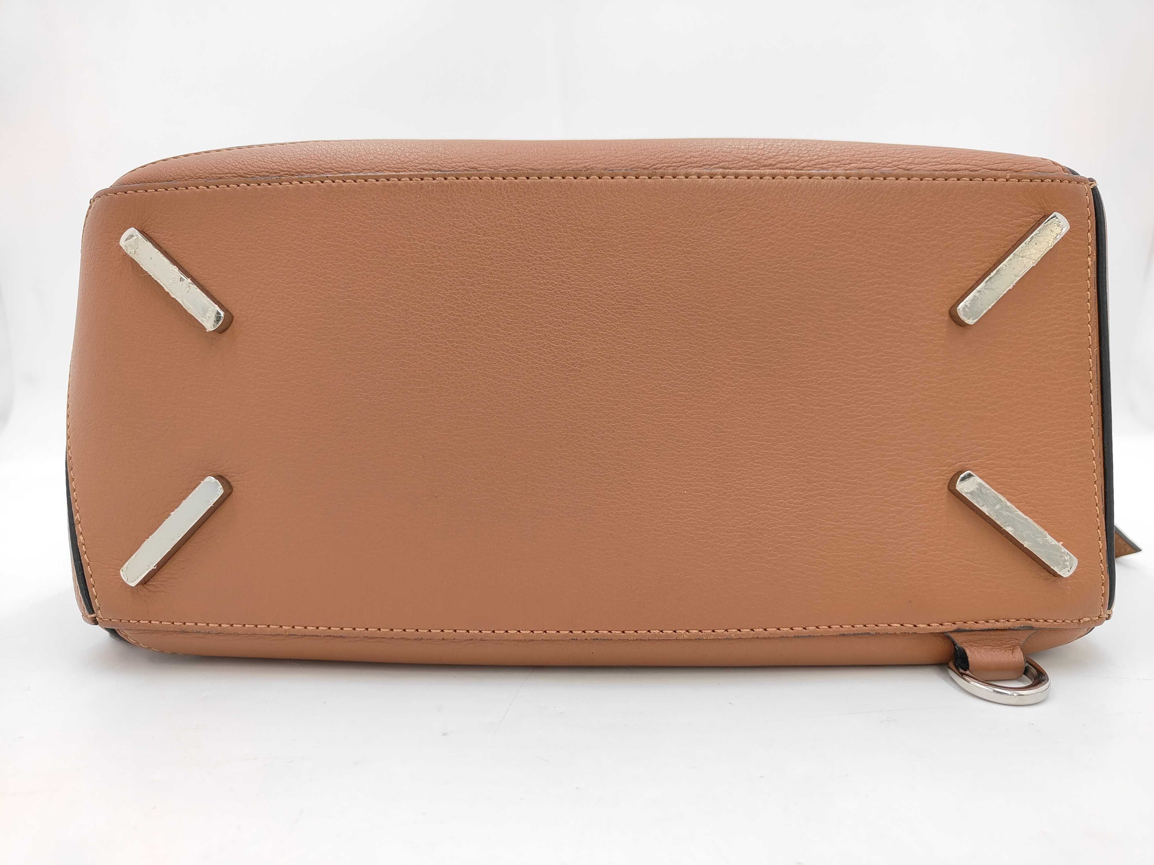 Puzzle Medium Handbag with Detachable Shoulder Strap and Zipper Closure. Suitable for hand, shoulder, or crossbody use. — view 7