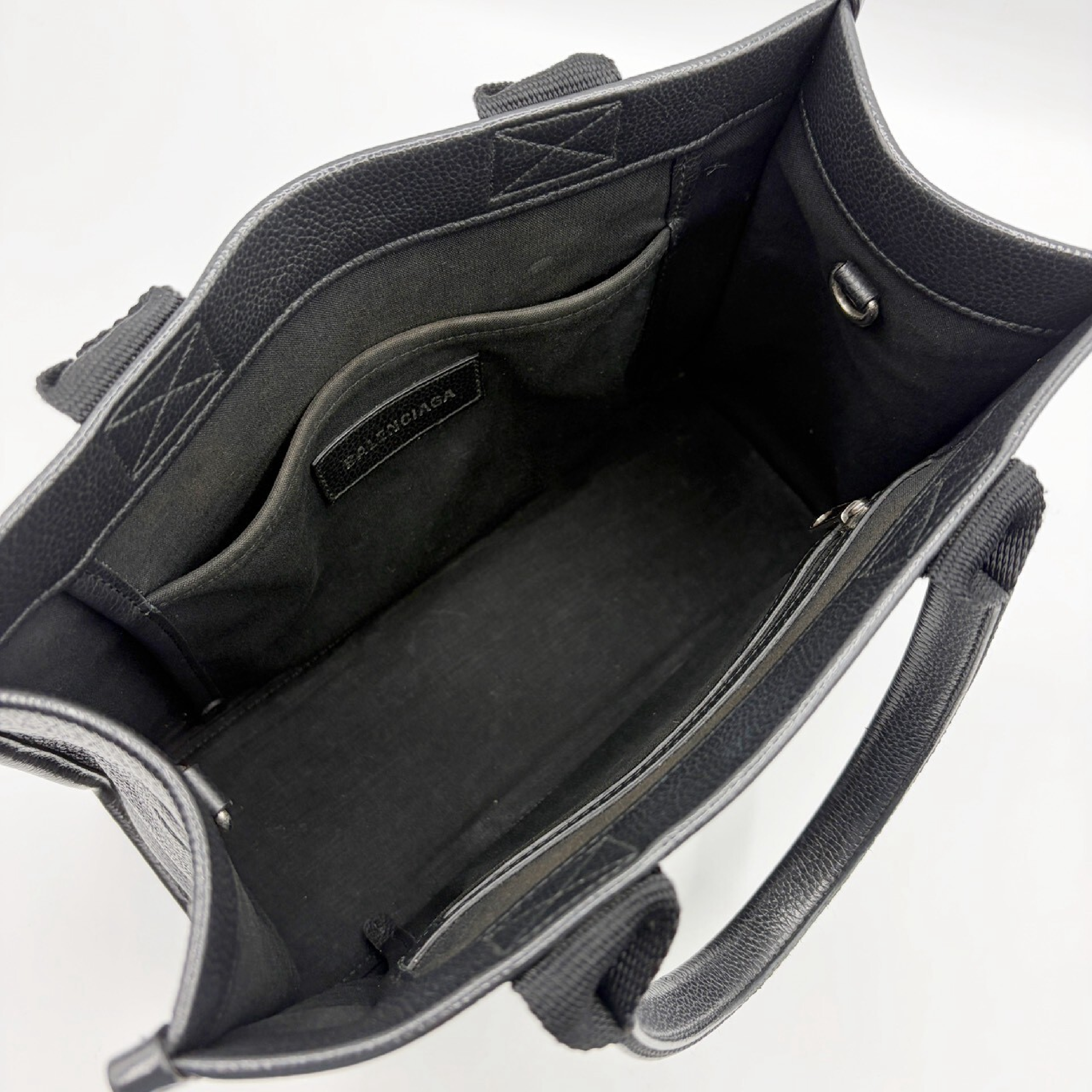 Hardware Small Tote Leather 2-way Black Tote Bag — view 9