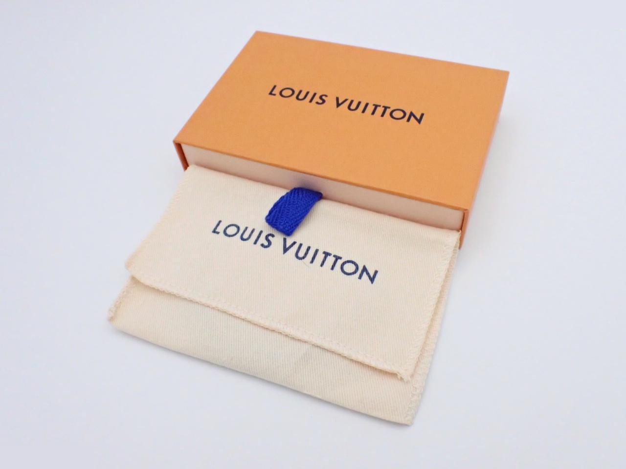 Bangle, with box and storage bag, wrist circumference approximately 18cm. — view 4
