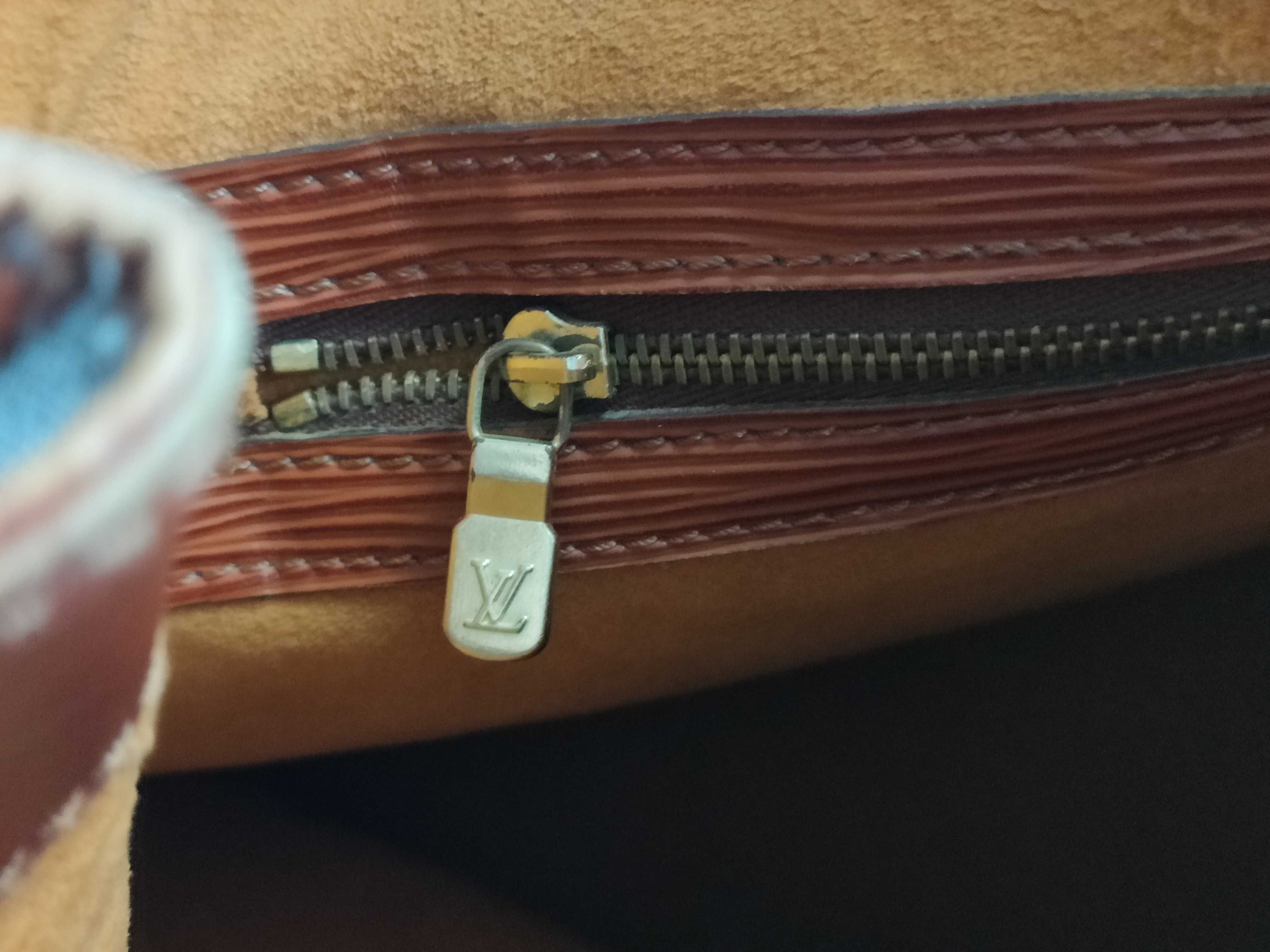 Epi Petit Noé Brown Shoulder Bag — view 11