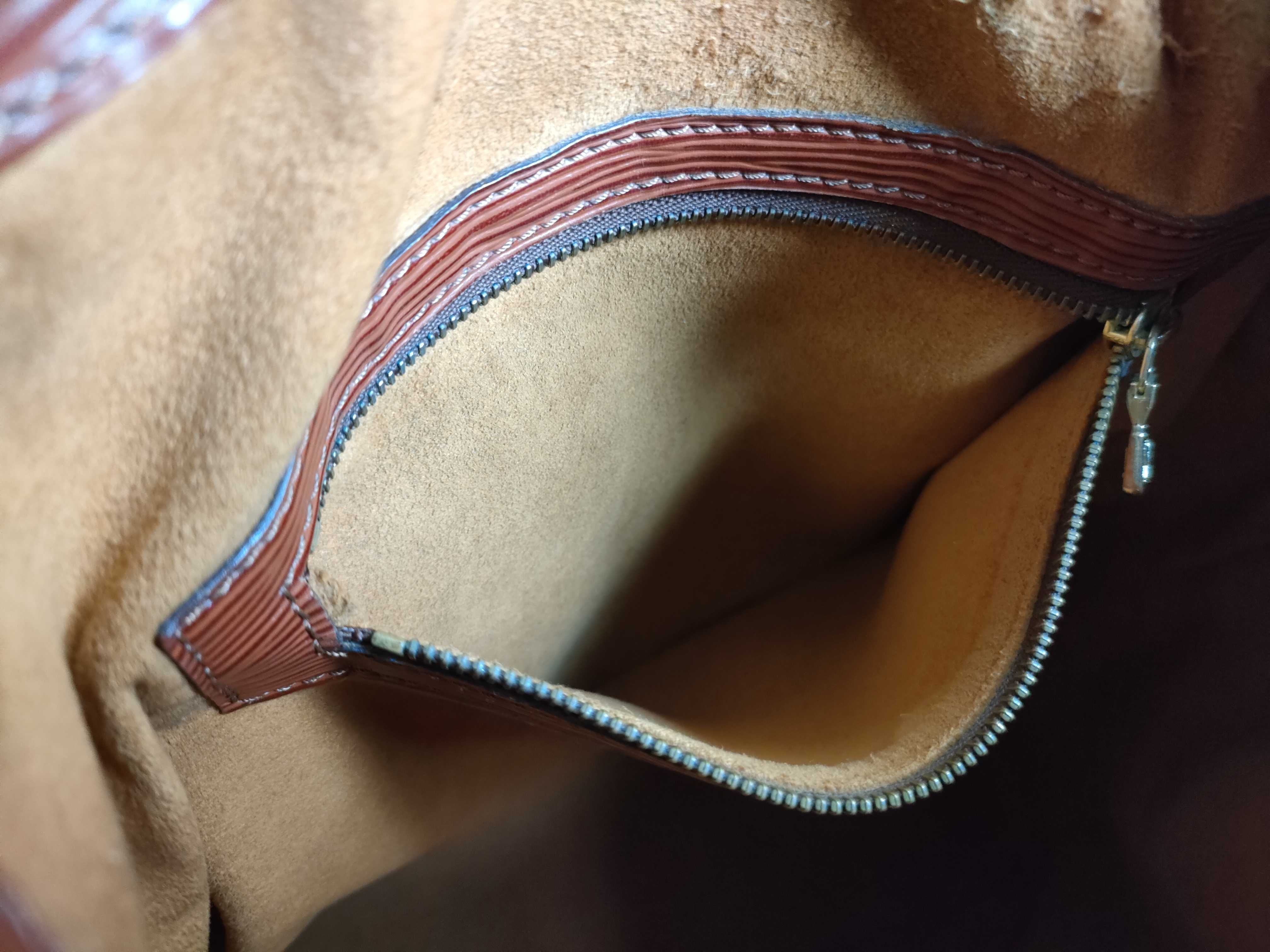 Epi Petit Noé Brown Shoulder Bag — view 12