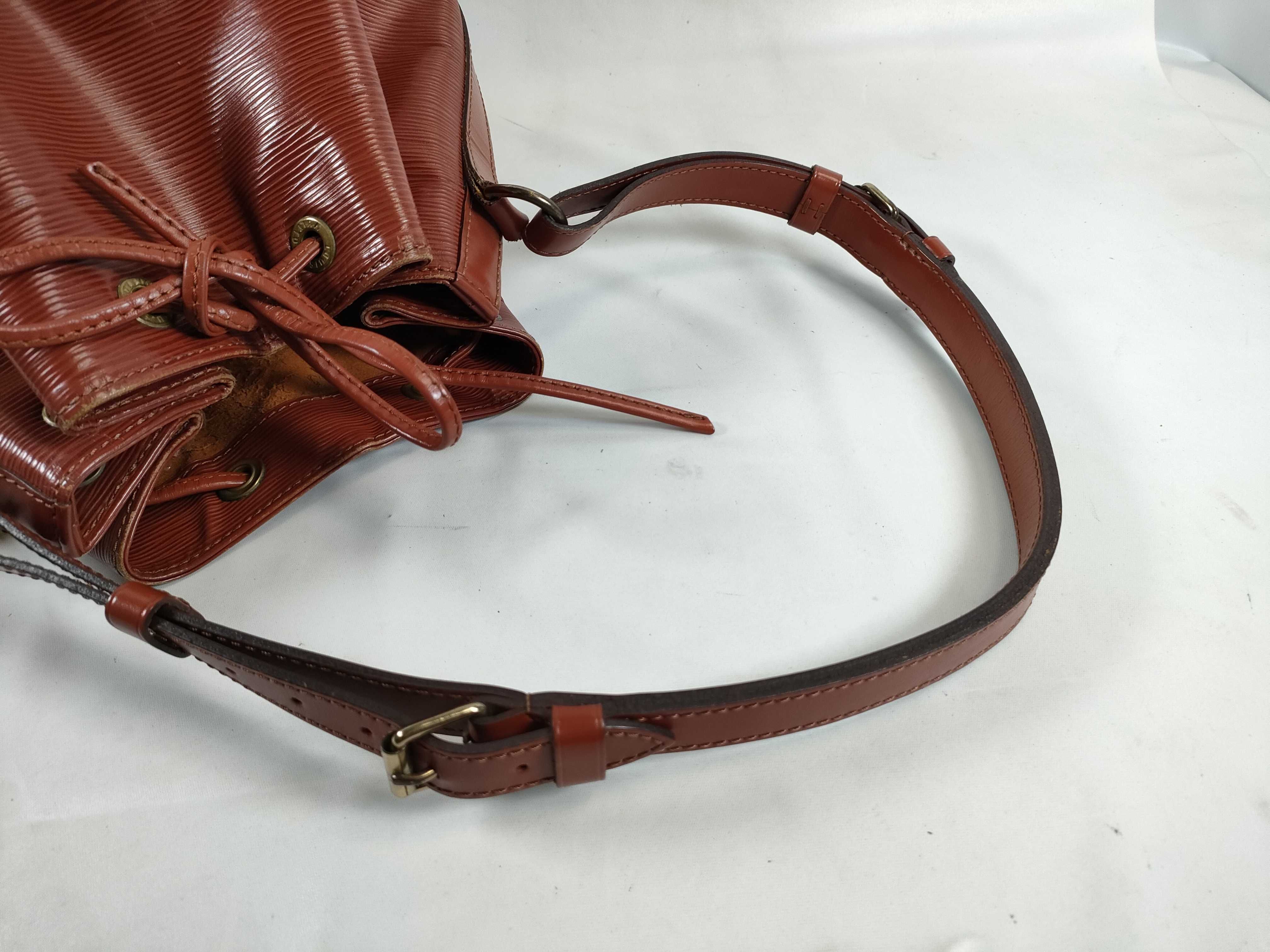Epi Petit Noé Brown Shoulder Bag — view 3