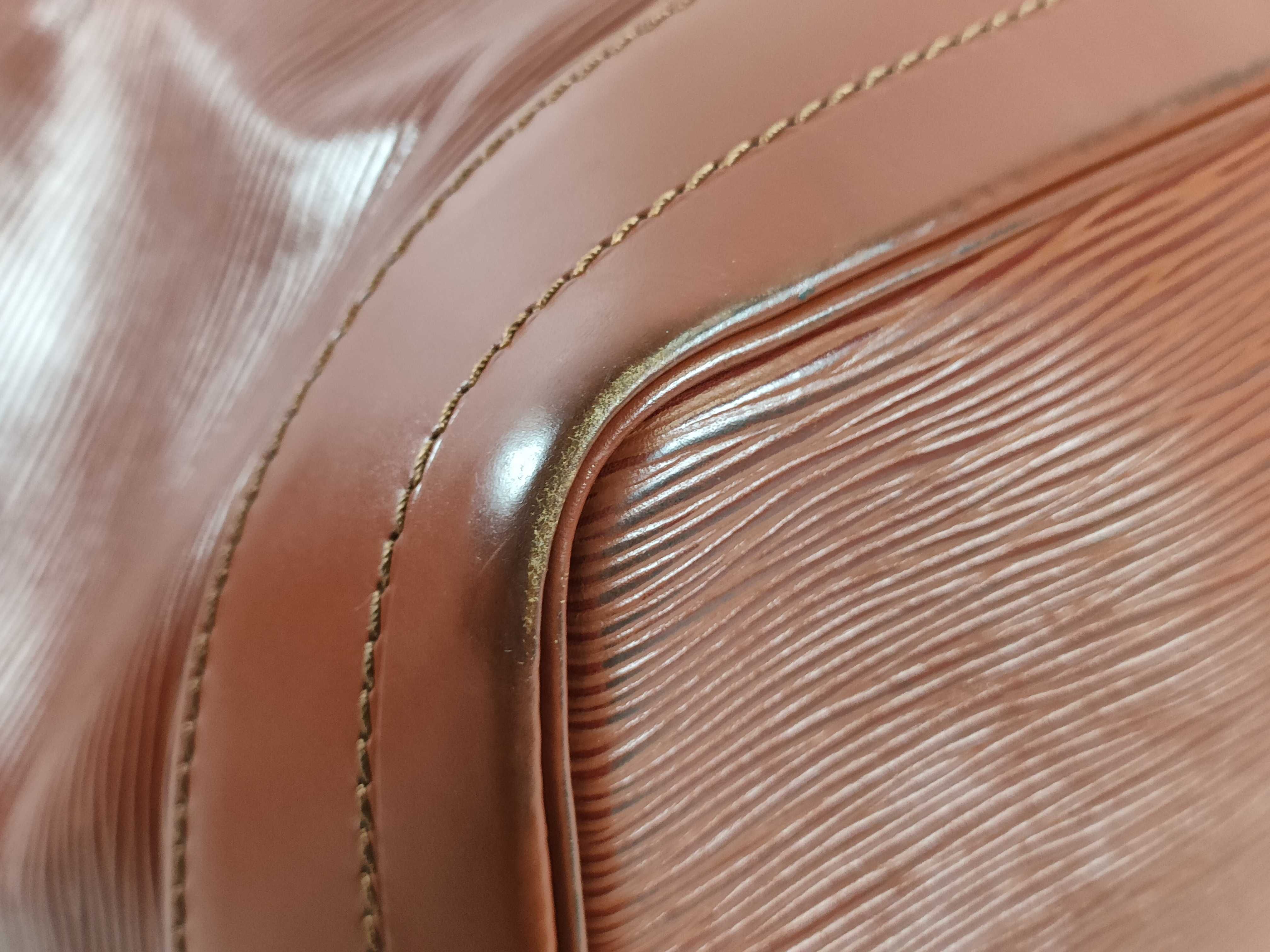 Epi Petit Noé Brown Shoulder Bag — view 6