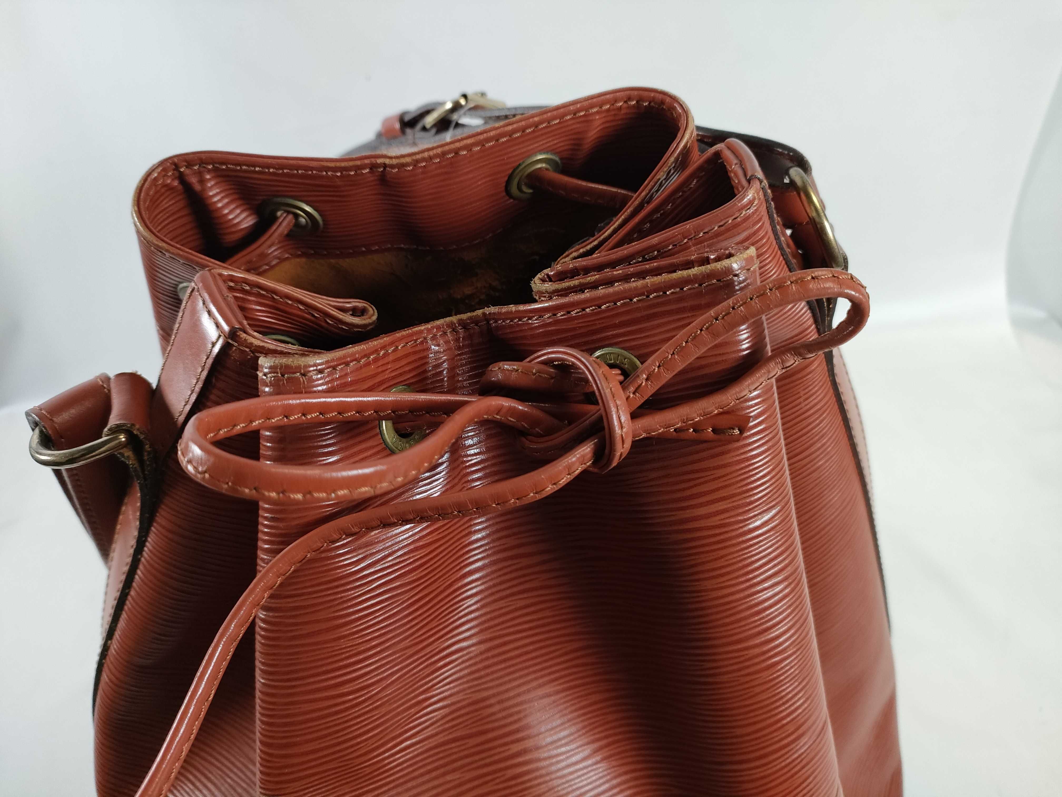 Epi Petit Noé Brown Shoulder Bag — view 8