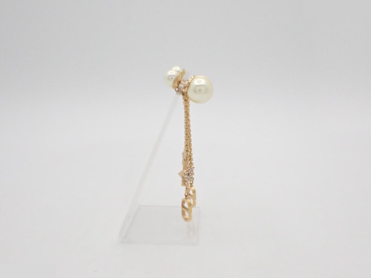 Gold earrings — view 3