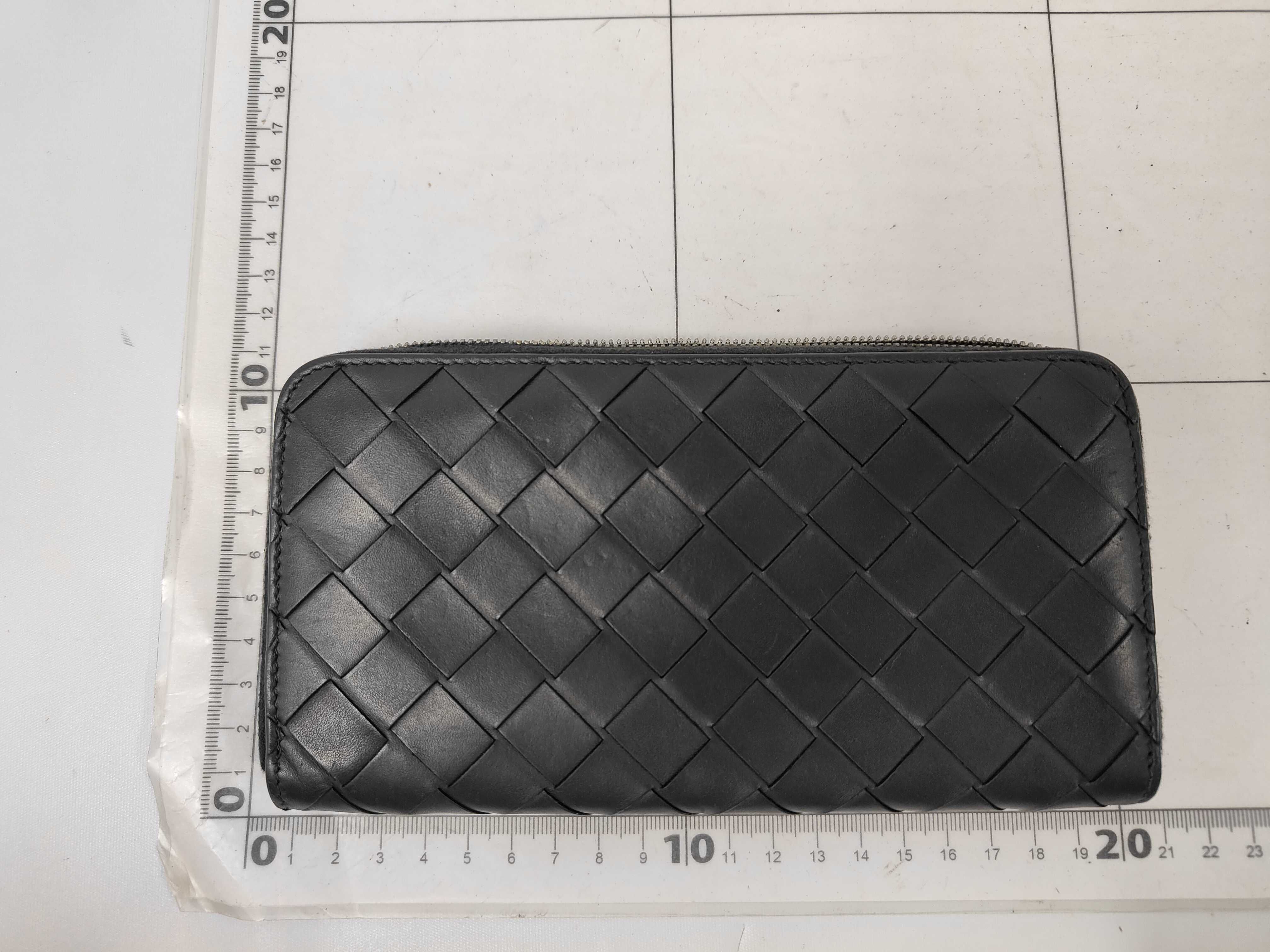Intrecciato Zippy Wallet Black — view 2
