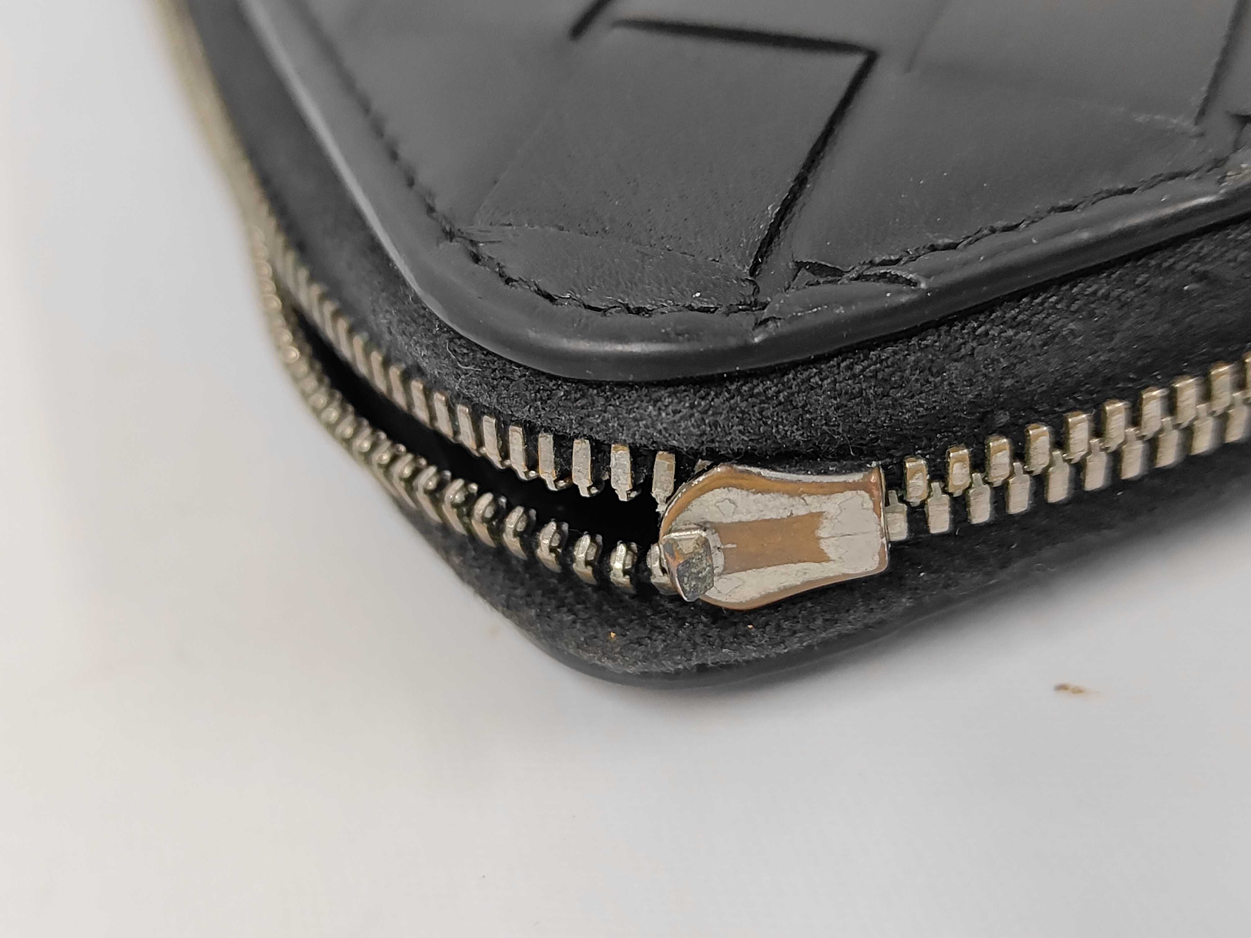 Intrecciato Zippy Wallet Black — view 7