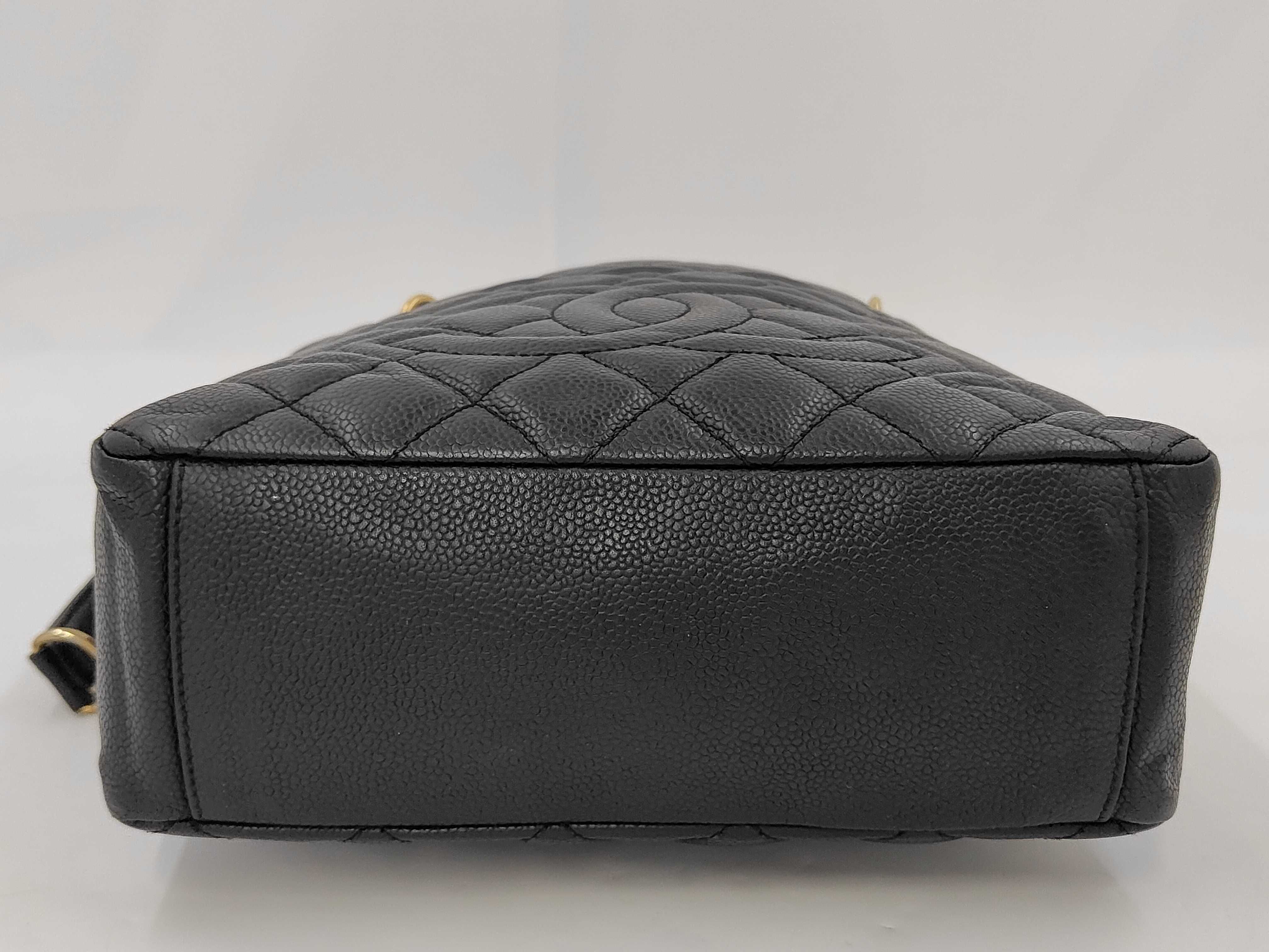 Matelassé Caviar Skin Chain Tote Bag (Black) — view 4