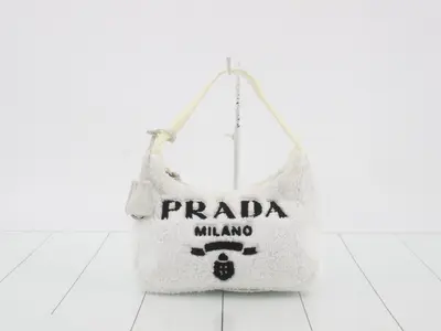 Re-Edition 2000 Pile Handbag, White
