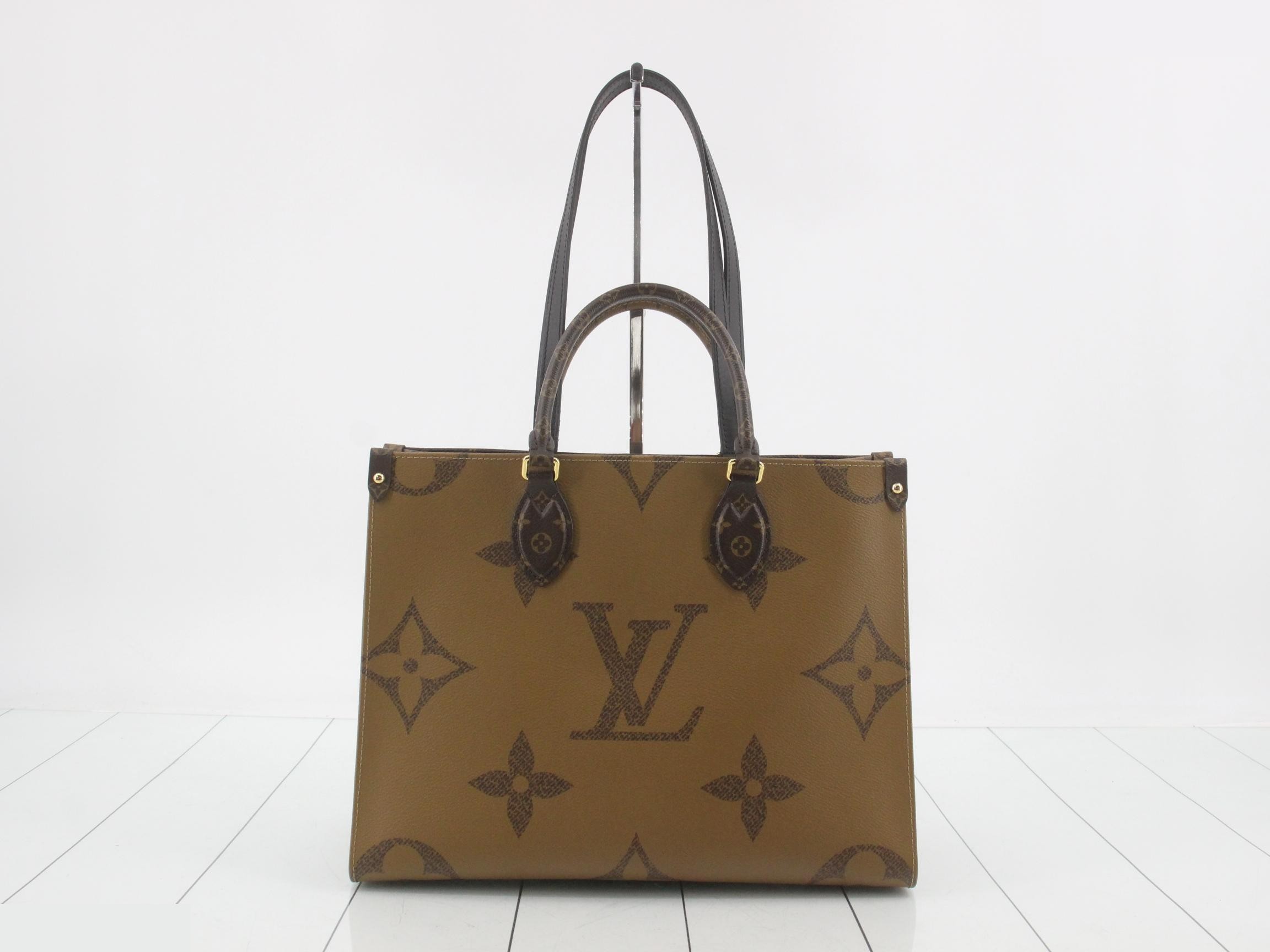 Giant Monogram Reverse OnTheGo MM — view 2