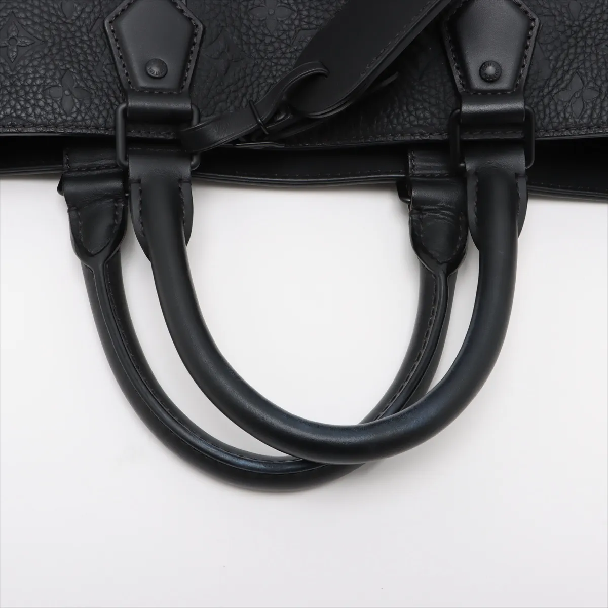 Taurillon Monogram Sac Plat 24H M24786 Black RFID Reactive — view 7
