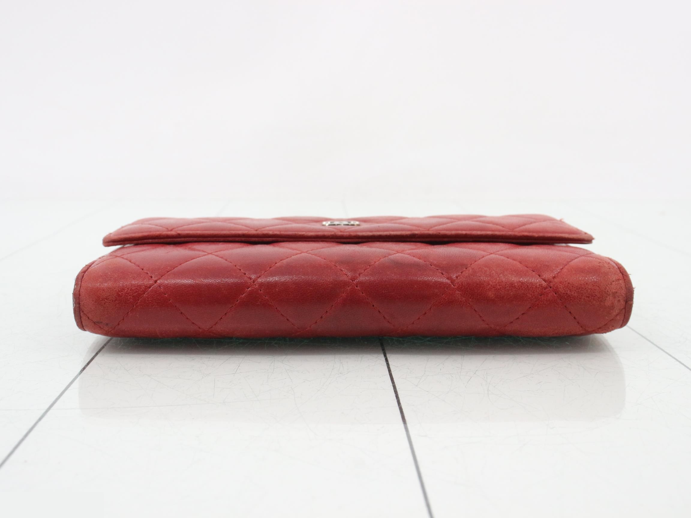 Matelassé Lambskin Bi-fold Long Wallet with Coco Mark — view 3