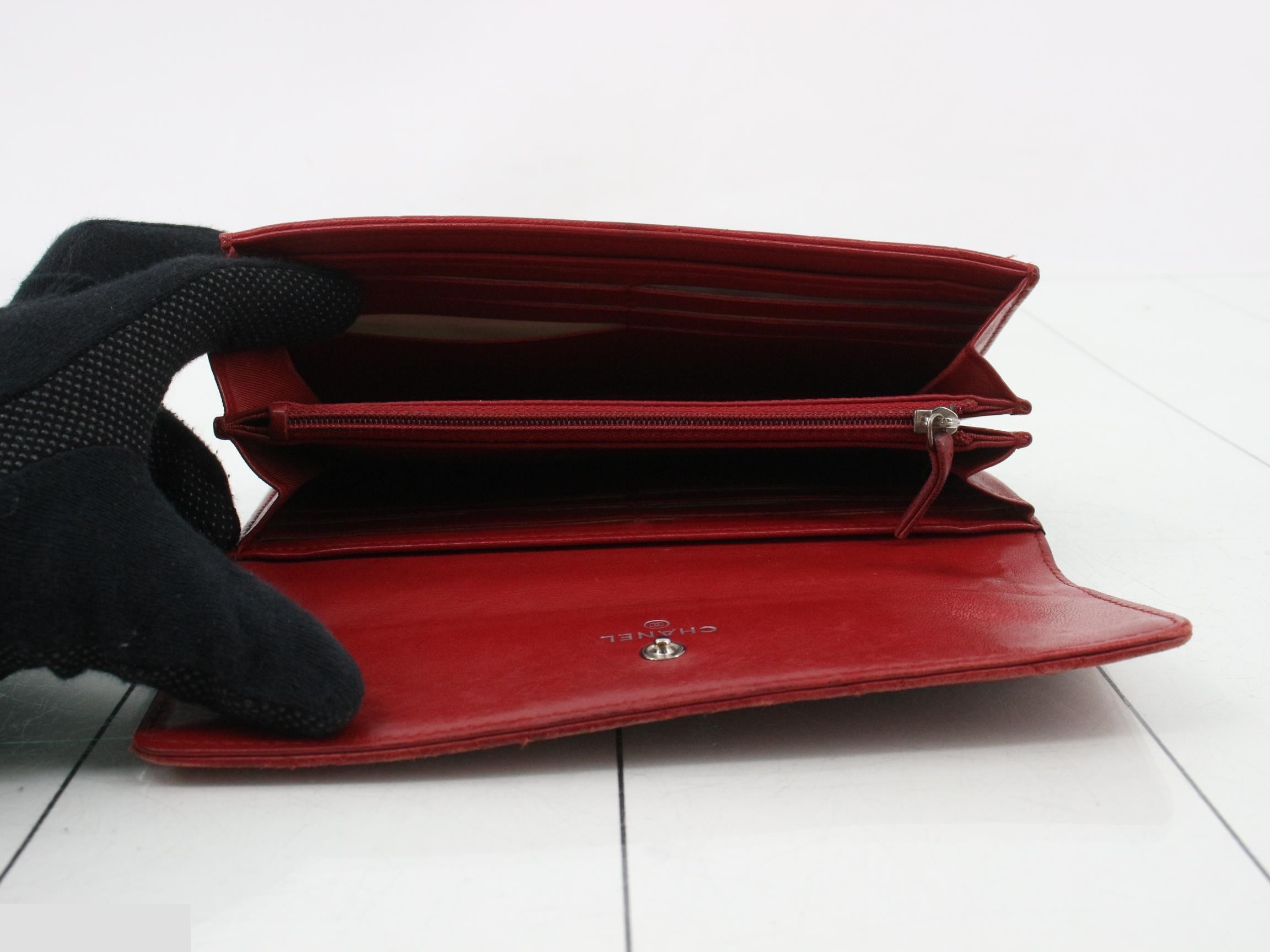 Matelassé Lambskin Bi-fold Long Wallet with Coco Mark — view 4