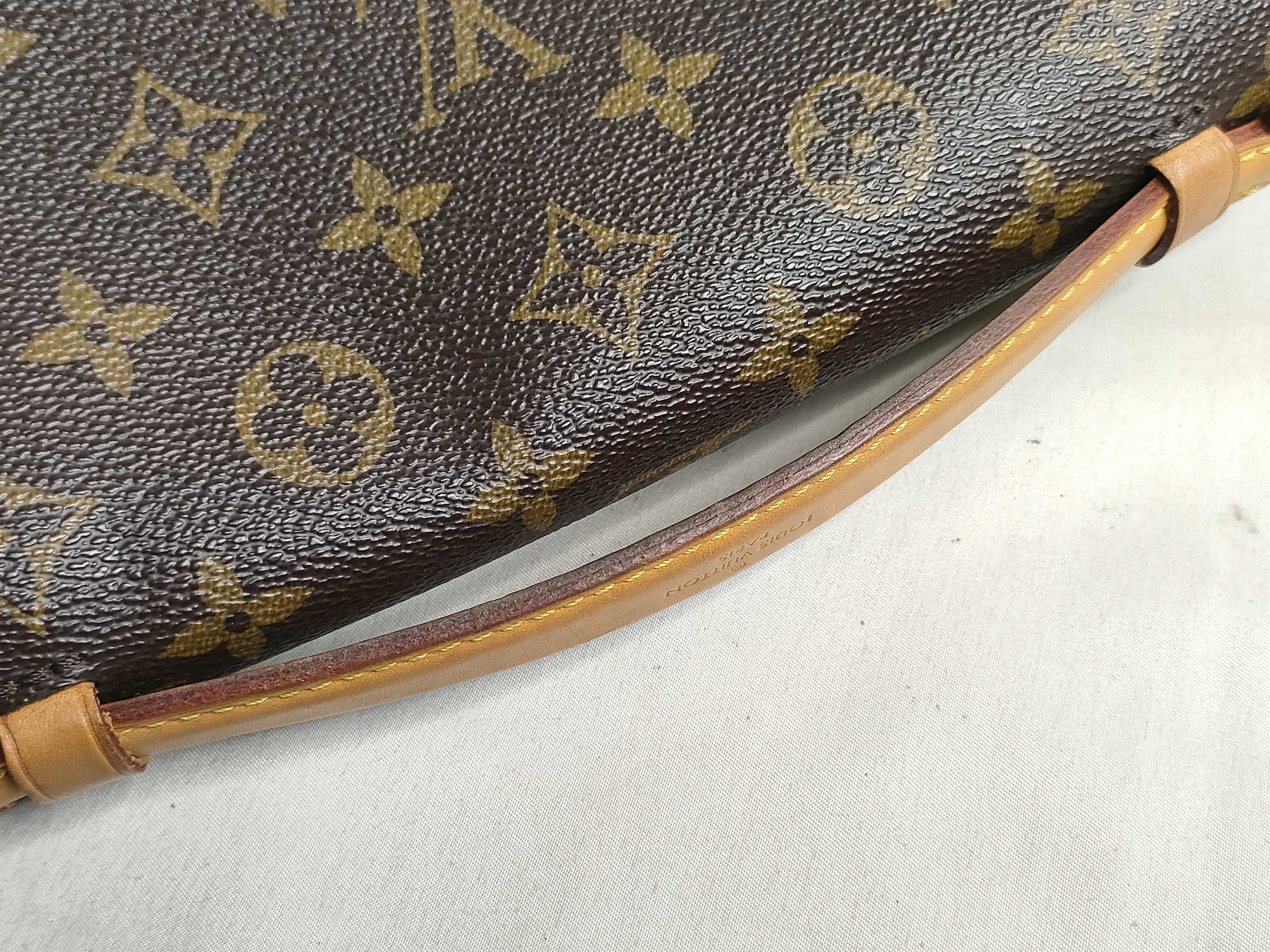 Monogram Louis Vuitton Shoulder Bag Handbag — view 3