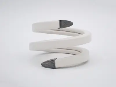 Bracelet/Bangle: Wrist circumference approximately cm