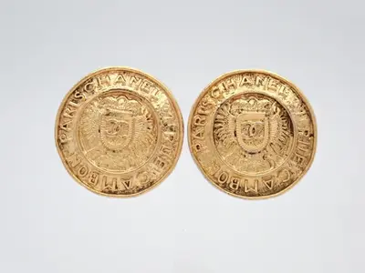 Earrings with Coco Mark design, gold.