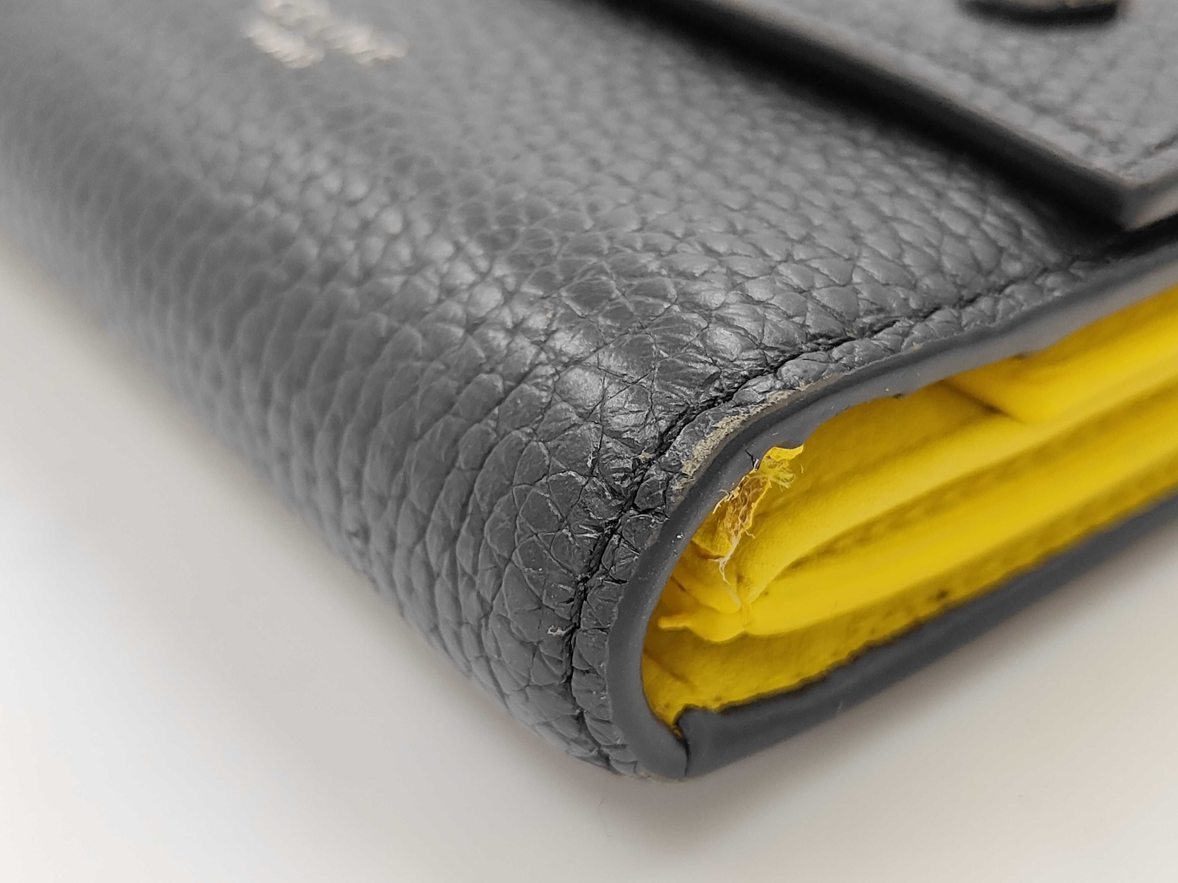 wallet — view 3